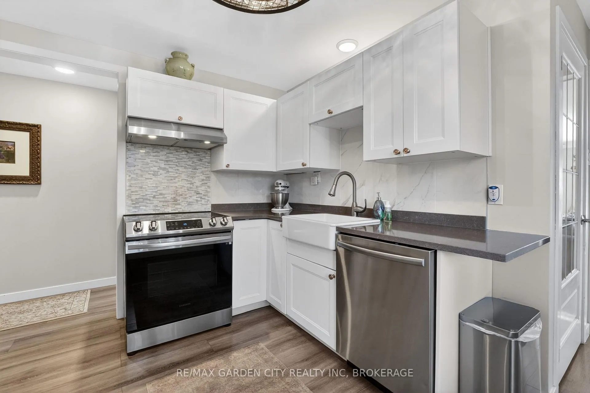 Photo 12 of 24 Bogart Street, St. Catharines, Port Weller — HOMEH