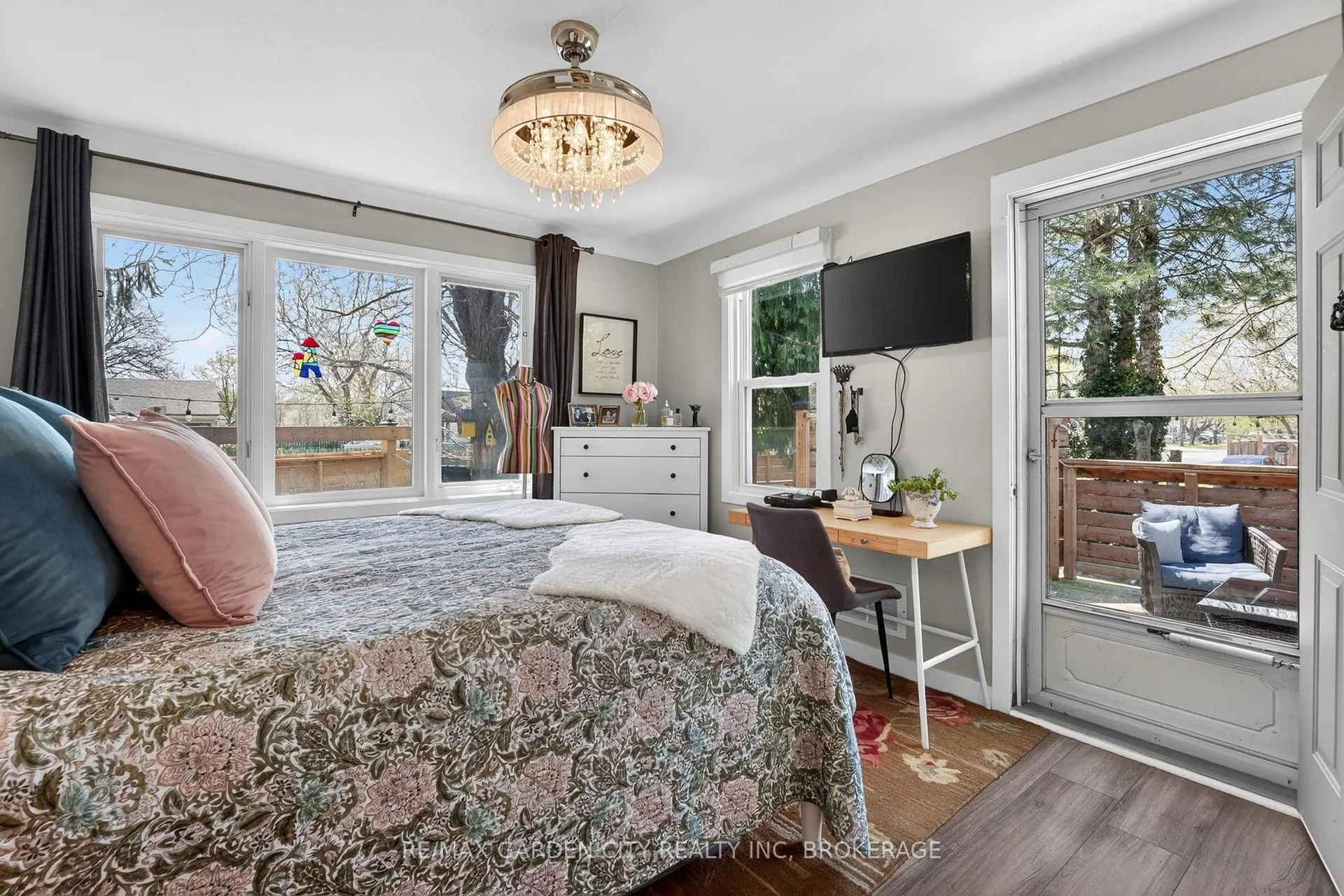 Photo 19 of 24 Bogart Street, St. Catharines, Port Weller — HOMEH