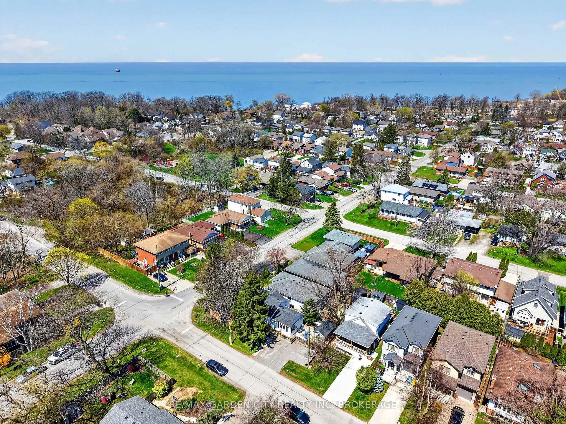 Photo 31 of 24 Bogart Street, St. Catharines, Port Weller — HOMEH