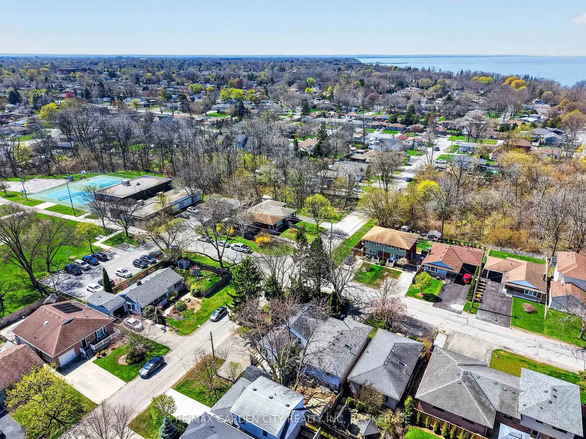 Photo 32 of 24 Bogart Street, St. Catharines, Port Weller — HOMEH