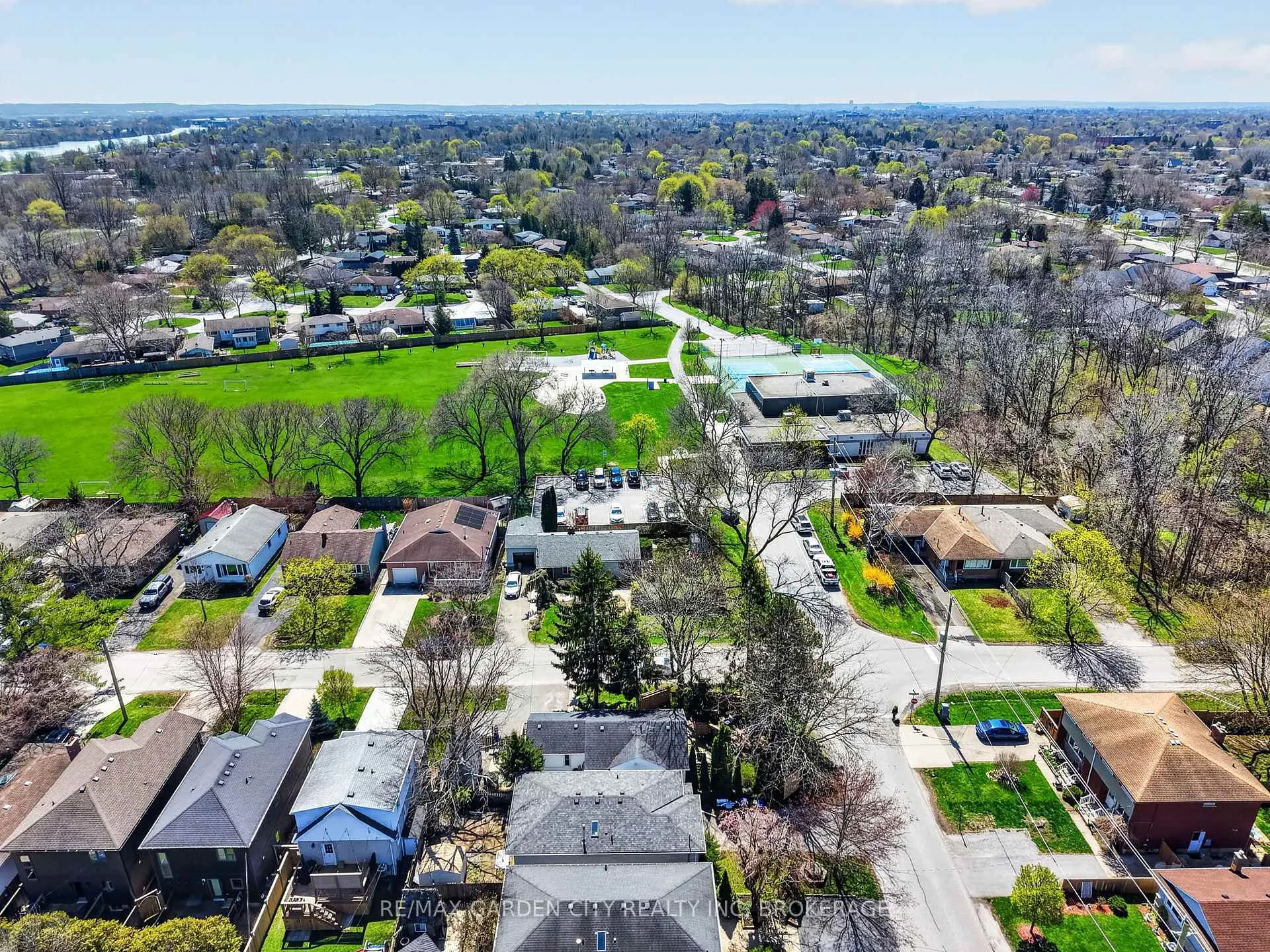 Photo 33 of 24 Bogart Street, St. Catharines, Port Weller — HOMEH