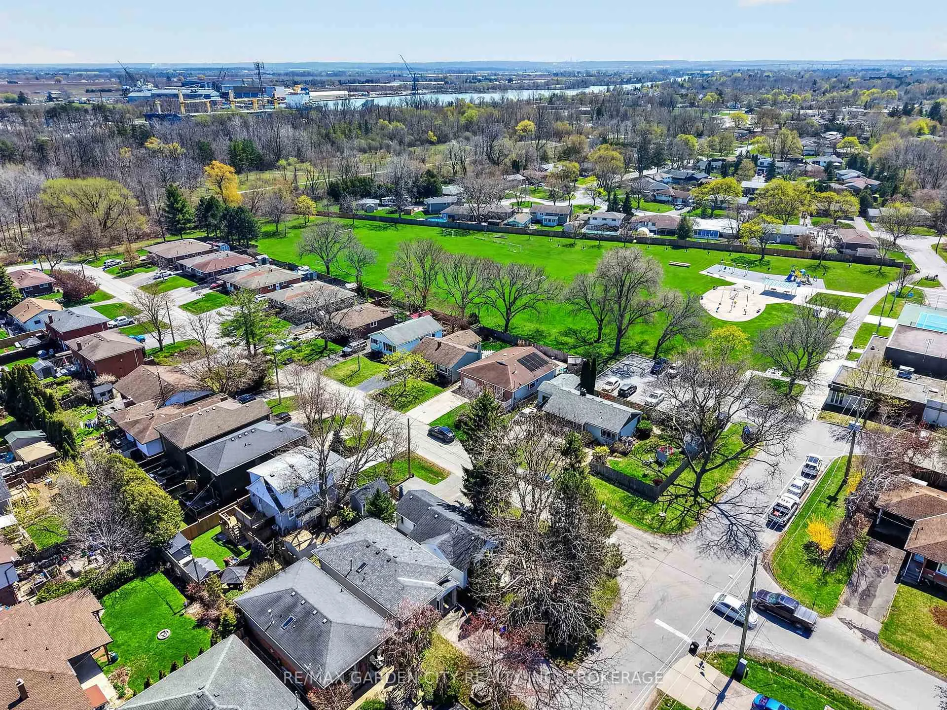 Photo 34 of 24 Bogart Street, St. Catharines, Port Weller — HOMEH