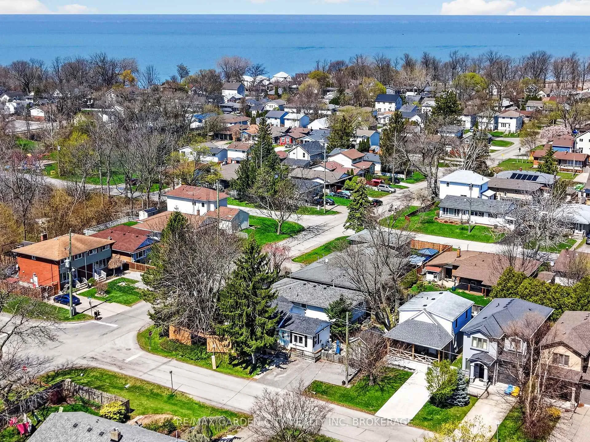 Photo 35 of 24 Bogart Street, St. Catharines, Port Weller — HOMEH