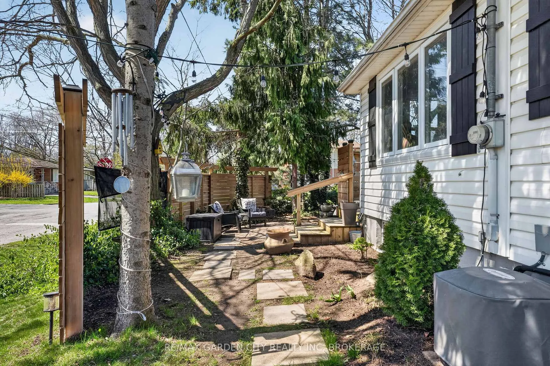 Photo 48 of 24 Bogart Street, St. Catharines, Port Weller — HOMEH