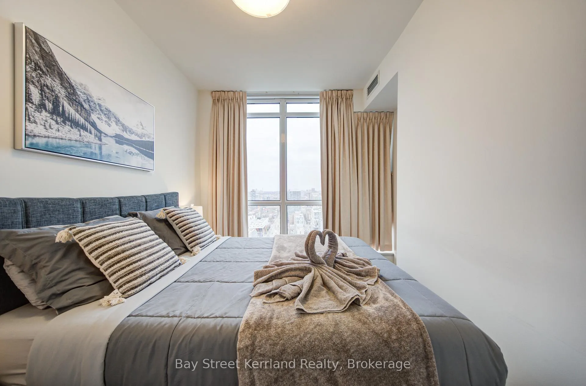 Photo 18 of Unit 3701, 30 Nelson Street, Toronto, Waterfront Communities — HOMEH
