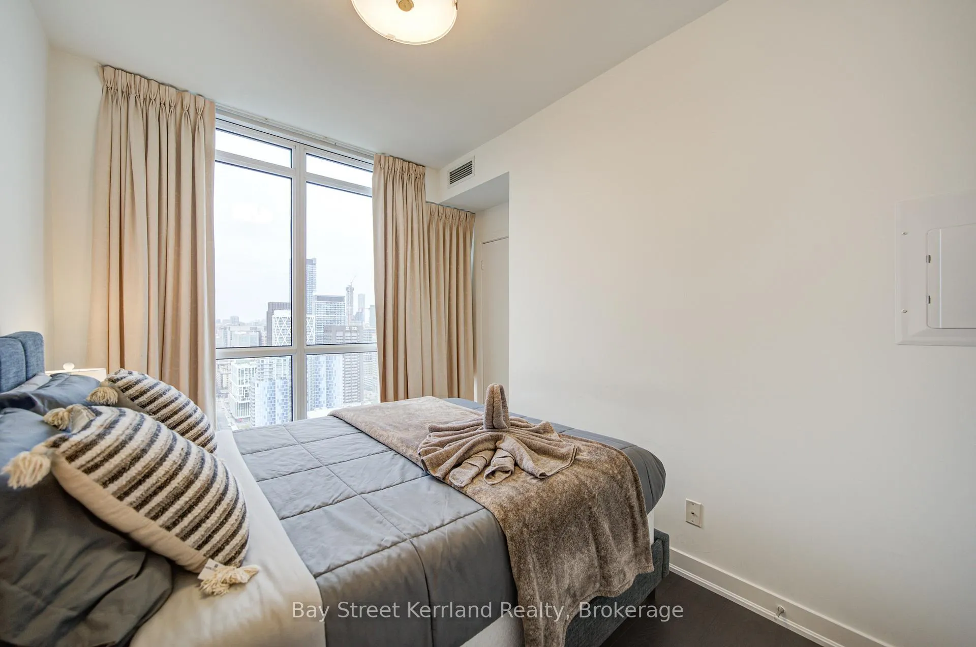 Photo 19 of Unit 3701, 30 Nelson Street, Toronto, Waterfront Communities — HOMEH