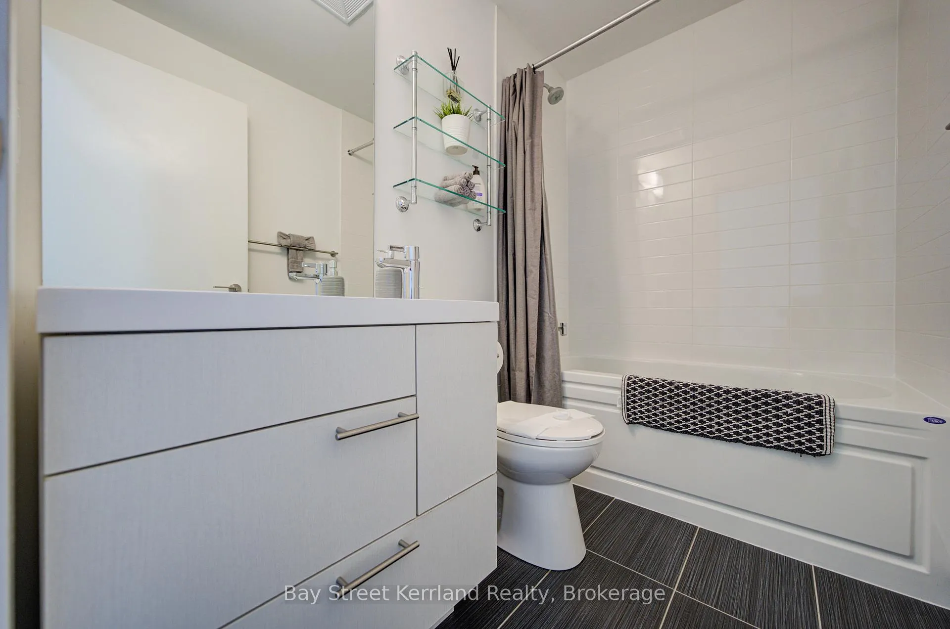 Photo 22 of Unit 3701, 30 Nelson Street, Toronto, Waterfront Communities — HOMEH