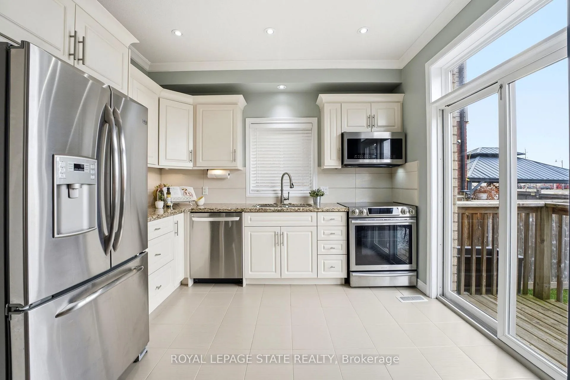 Photo 7 of 23 Garinger Crescent, Hamilton, Binbrook — HOMEH