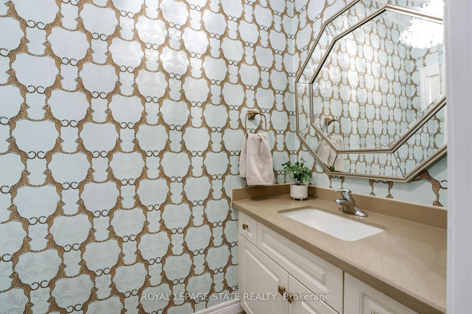 Photo 18 of 23 Garinger Crescent, Hamilton, Binbrook — HOMEH
