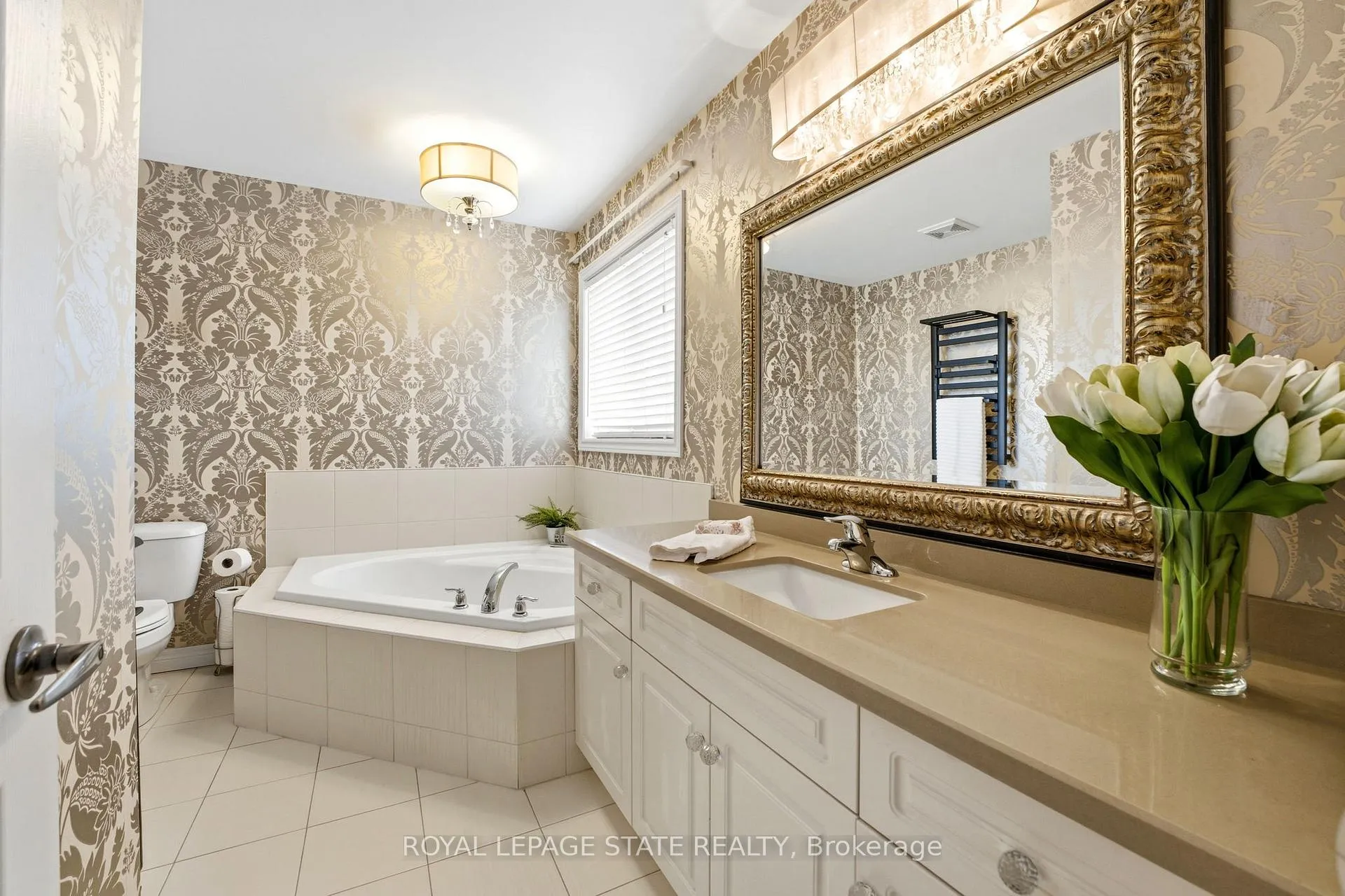 Photo 19 of 23 Garinger Crescent, Hamilton, Binbrook — HOMEH