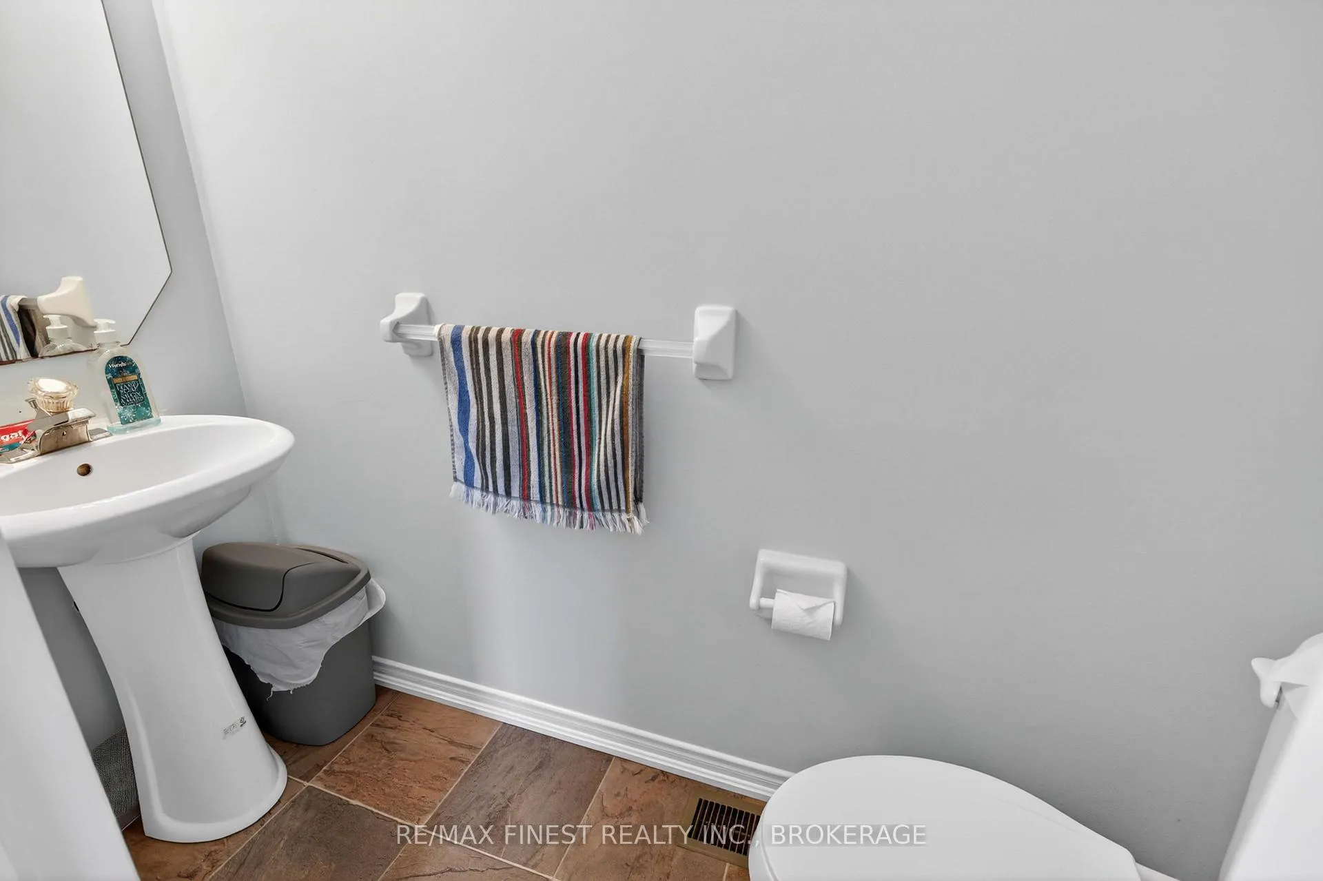 Photo 8 of 430 Fieldstone Drive, Kingston, Kingston East (Incl Barret Crt) — HOMEH