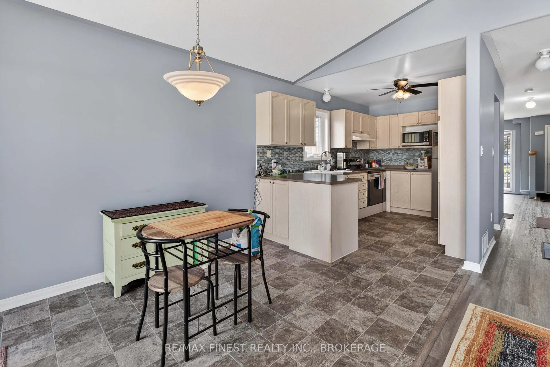 Photo 13 of 430 Fieldstone Drive, Kingston, Kingston East (Incl Barret Crt) — HOMEH