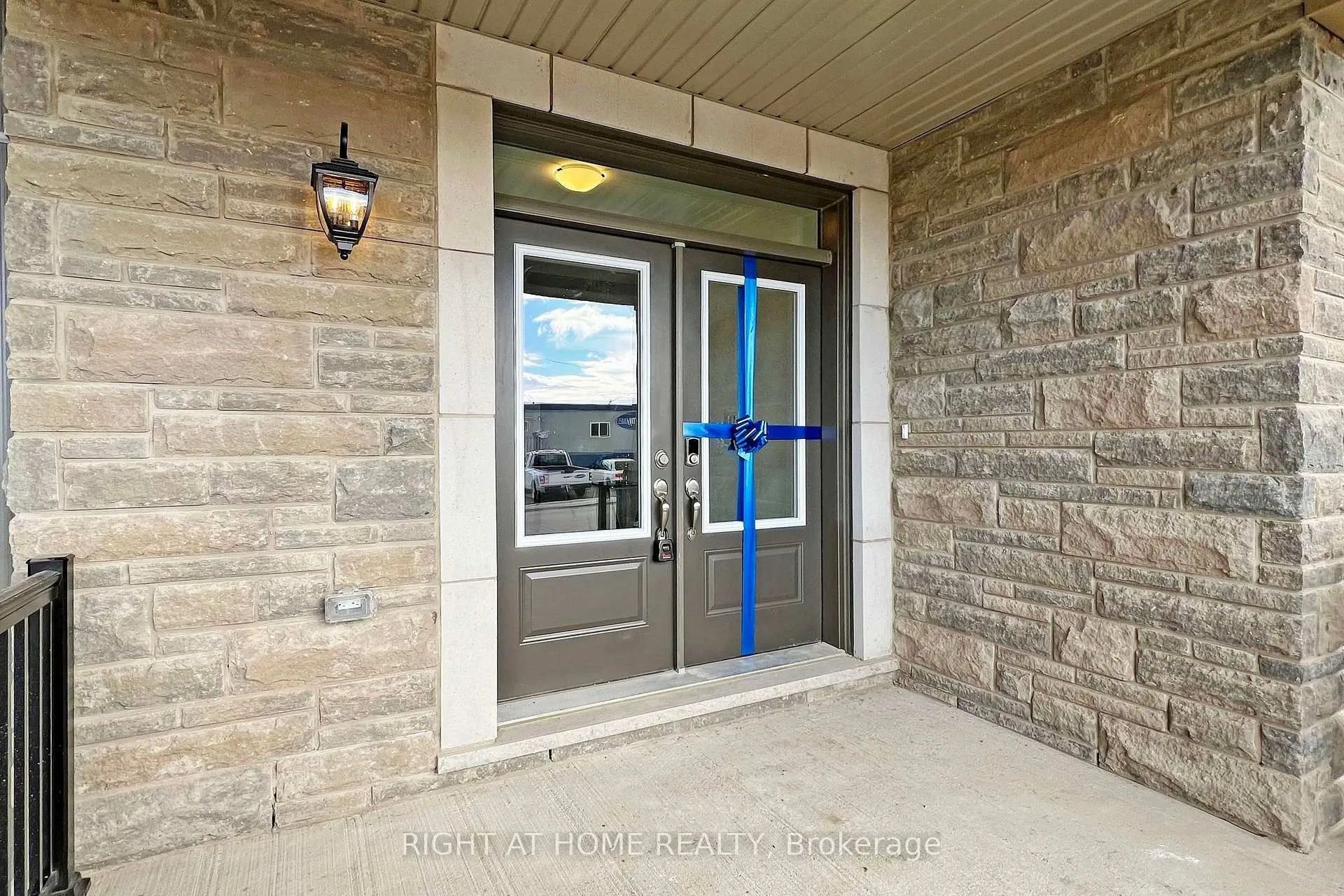 Photo 4 of 26 Mcbride Trail, Barrie, Rural Barrie Southeast — HOMEH