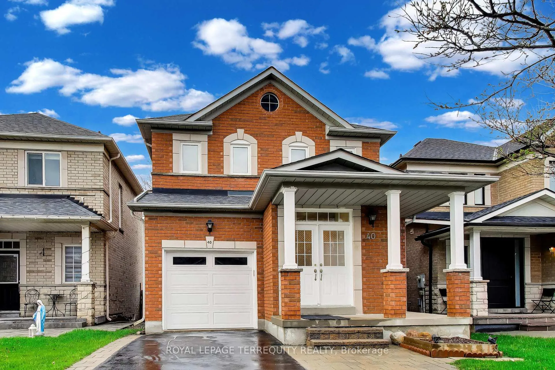 Photo 2 of 40 Teal Crescent, Vaughan, Vellore Village — HOMEH