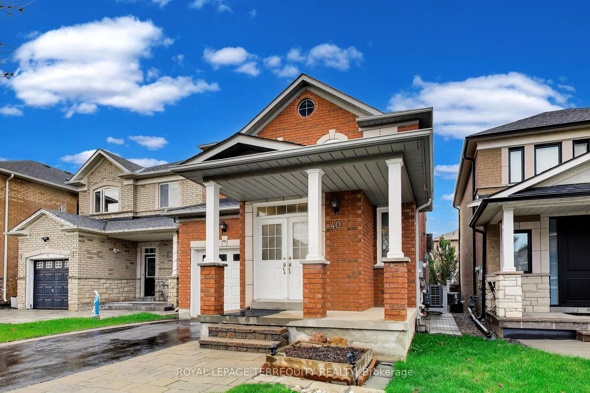 Photo 3 of 40 Teal Crescent, Vaughan, Vellore Village — HOMEH