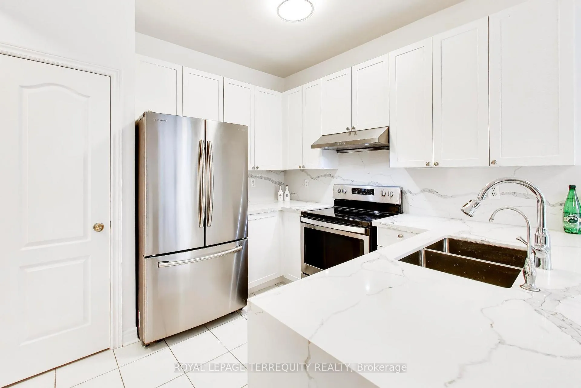 Photo 10 of 40 Teal Crescent, Vaughan, Vellore Village — HOMEH