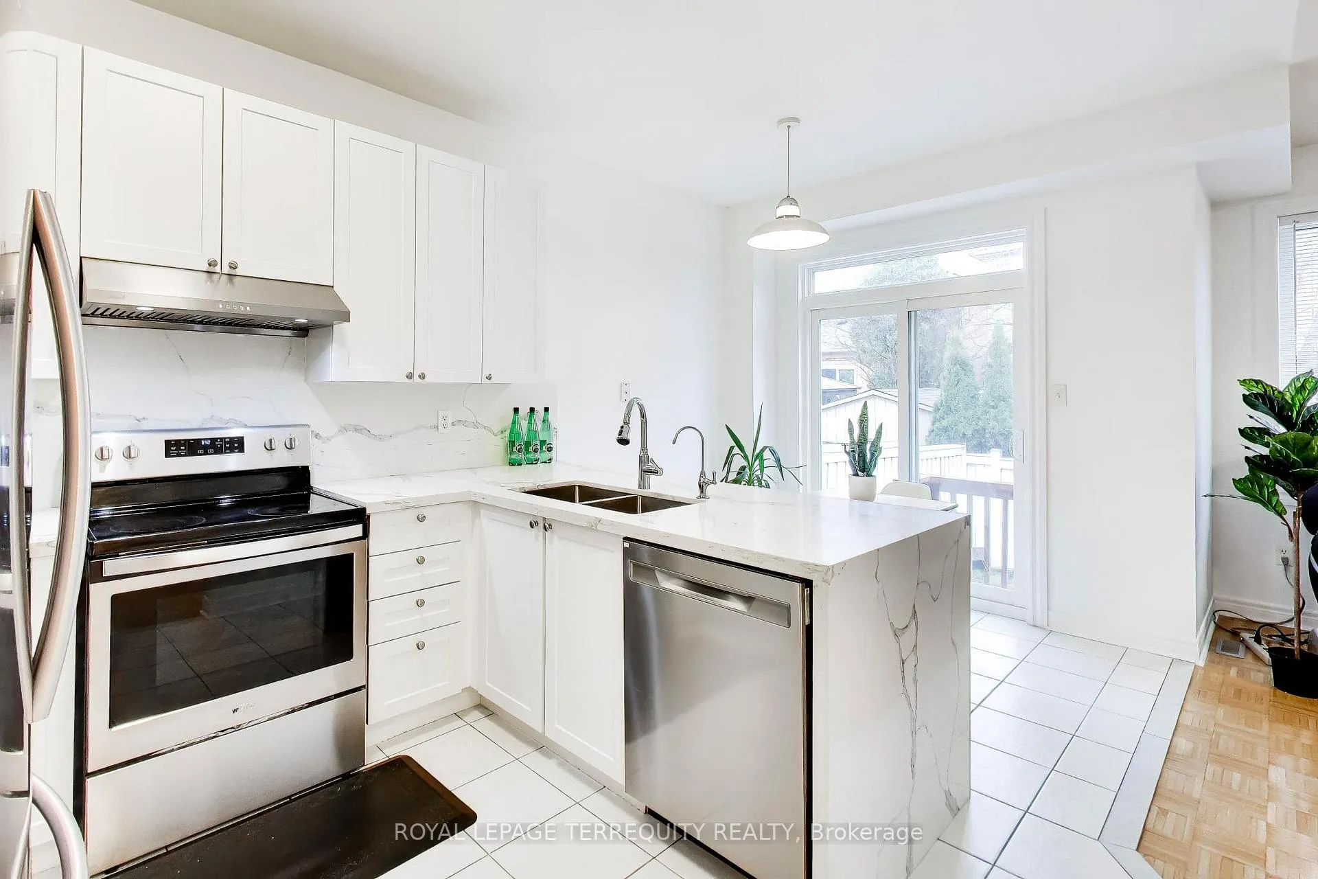 Photo 11 of 40 Teal Crescent, Vaughan, Vellore Village — HOMEH