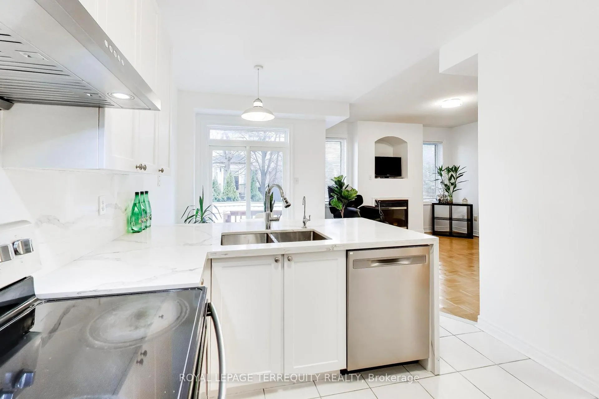 Photo 12 of 40 Teal Crescent, Vaughan, Vellore Village — HOMEH