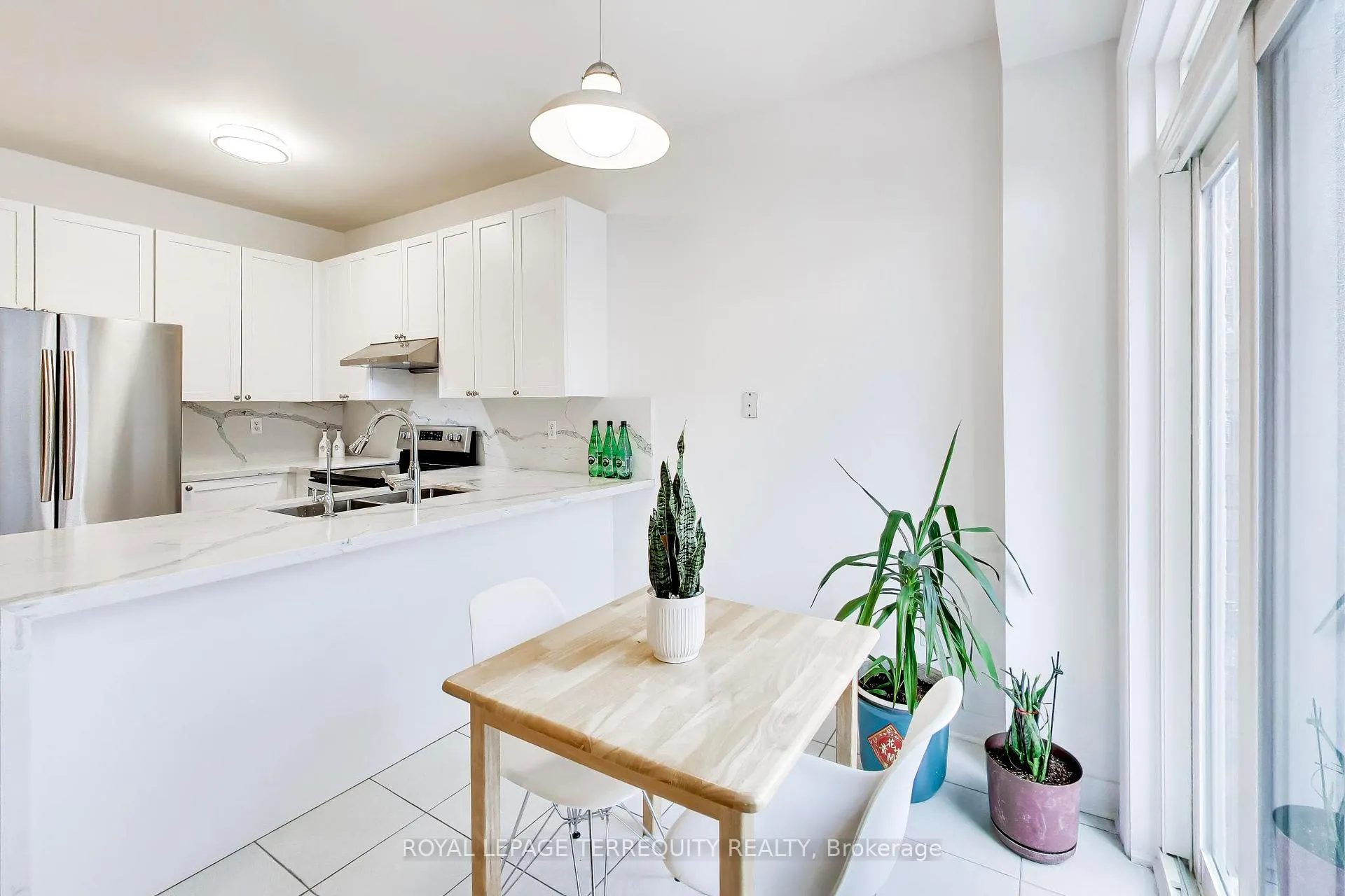 Photo 13 of 40 Teal Crescent, Vaughan, Vellore Village — HOMEH