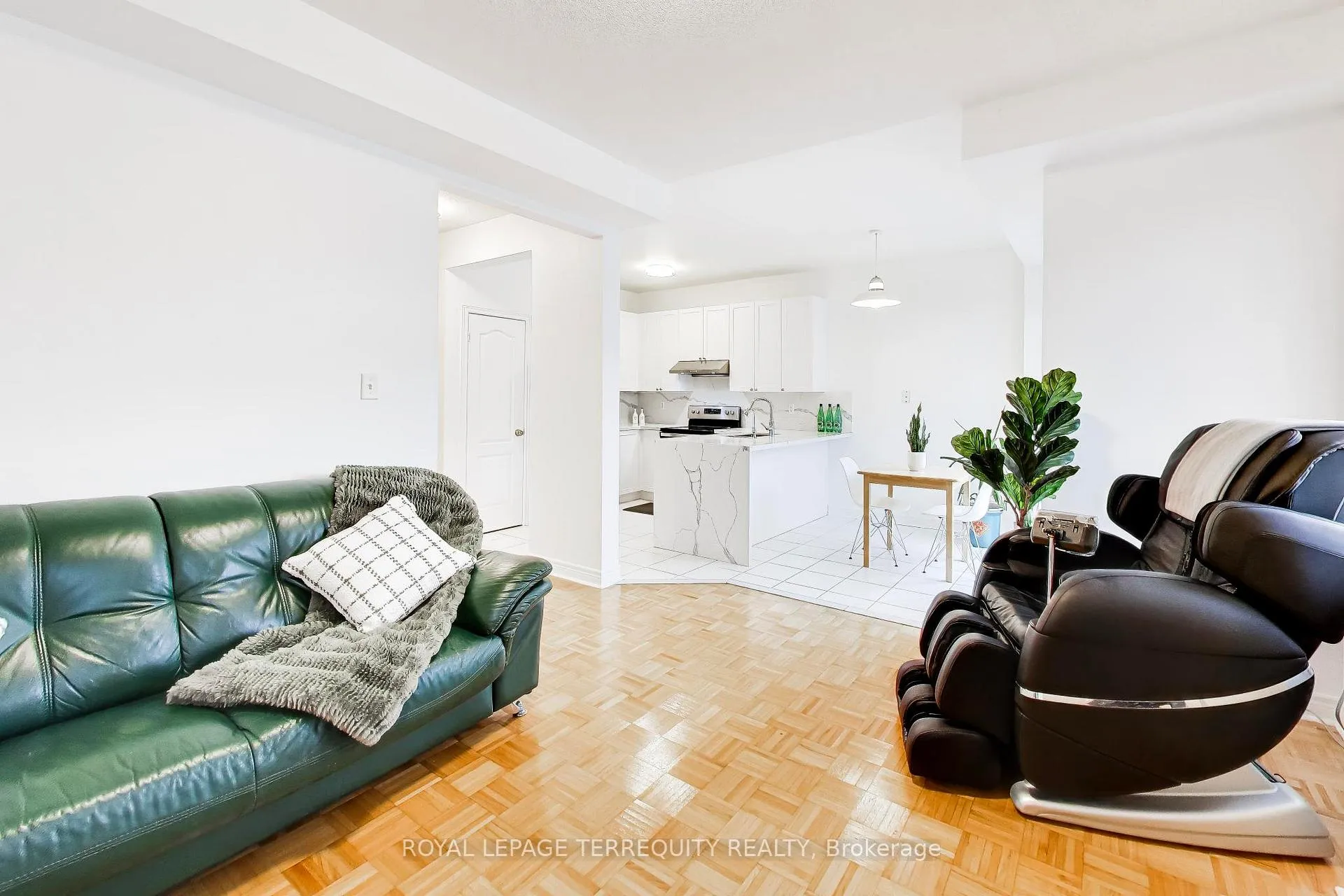 Photo 17 of 40 Teal Crescent, Vaughan, Vellore Village — HOMEH