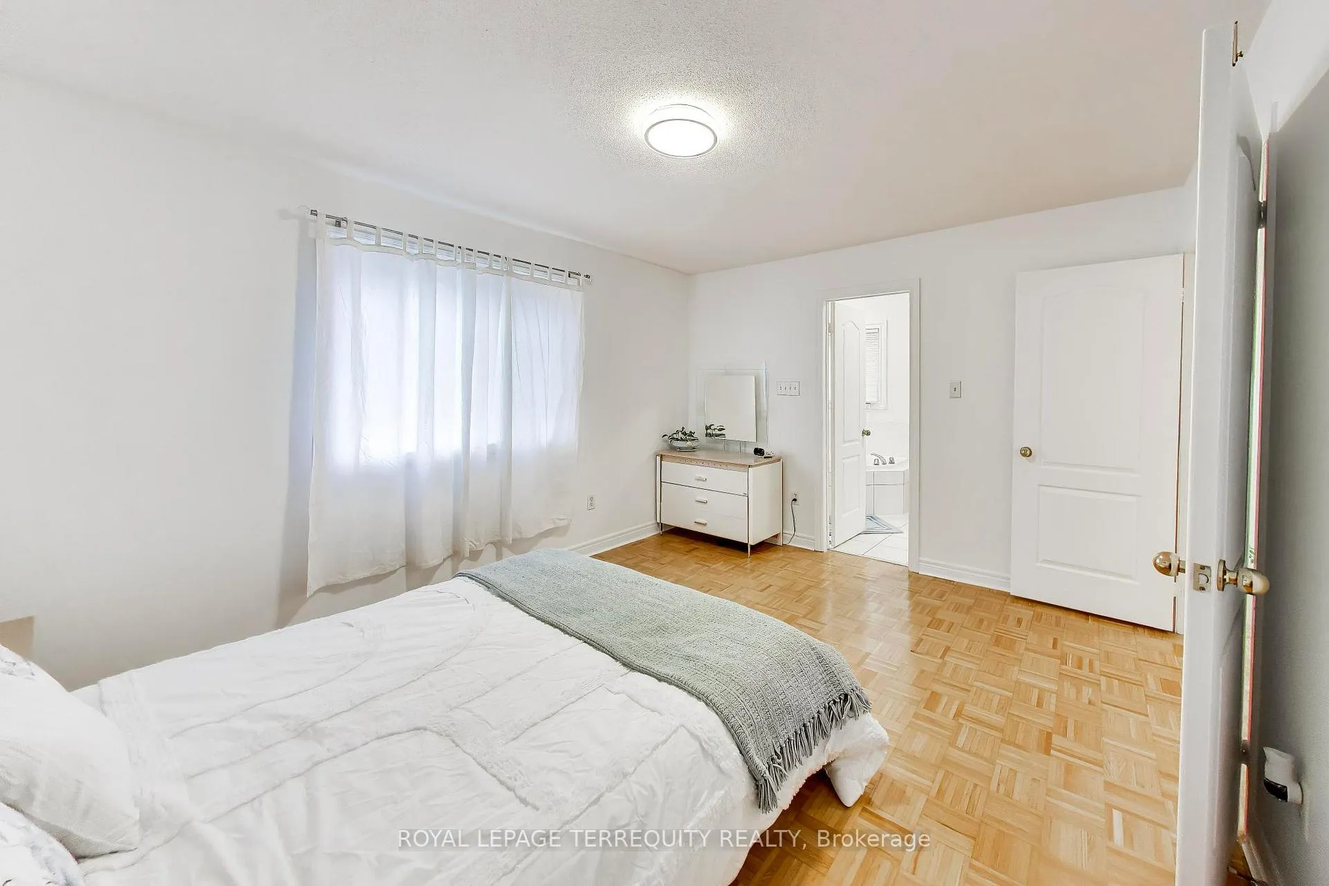 Photo 21 of 40 Teal Crescent, Vaughan, Vellore Village — HOMEH