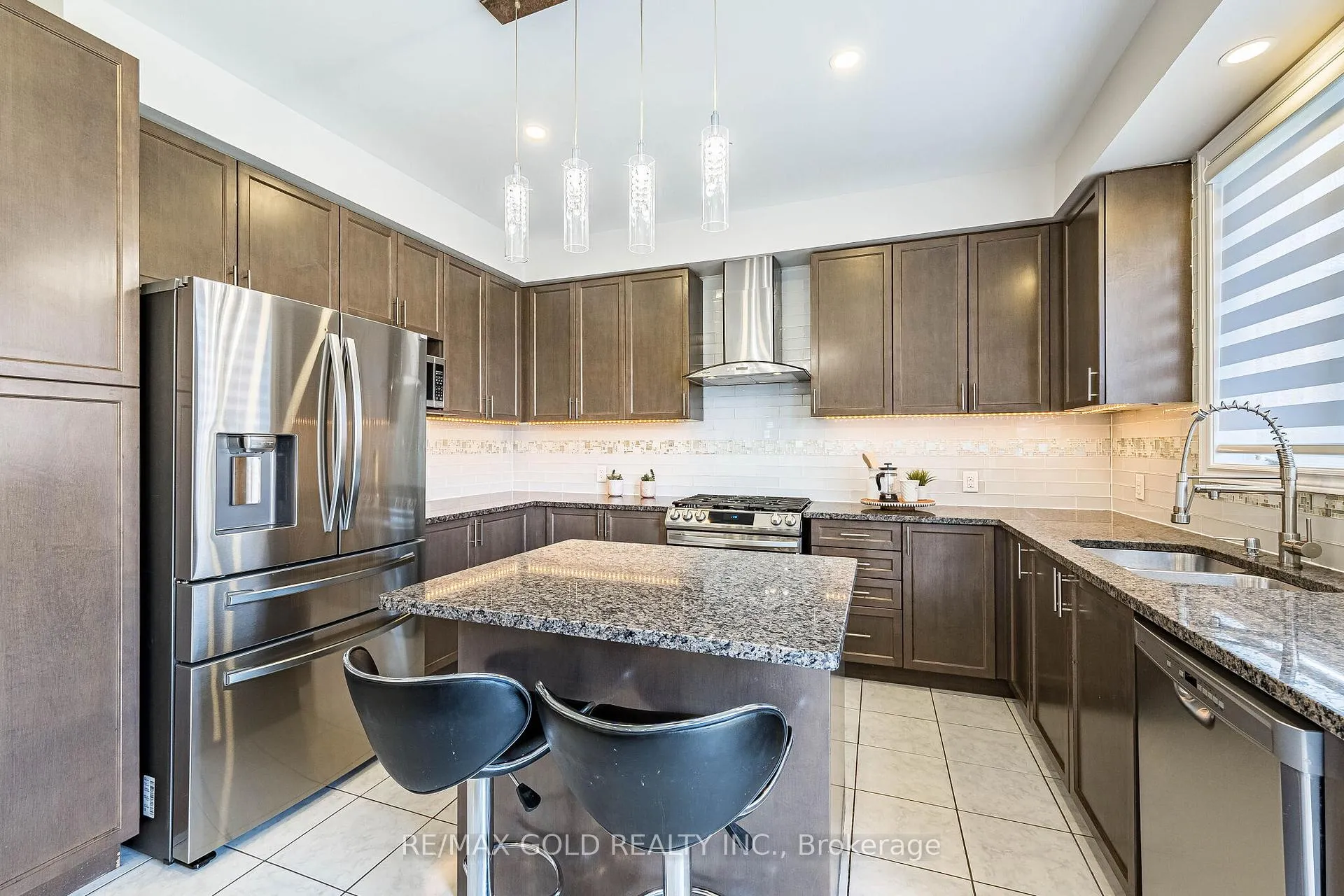 Photo 12 of 253 Elbern Markell Drive, Brampton, Credit Valley — HOMEH