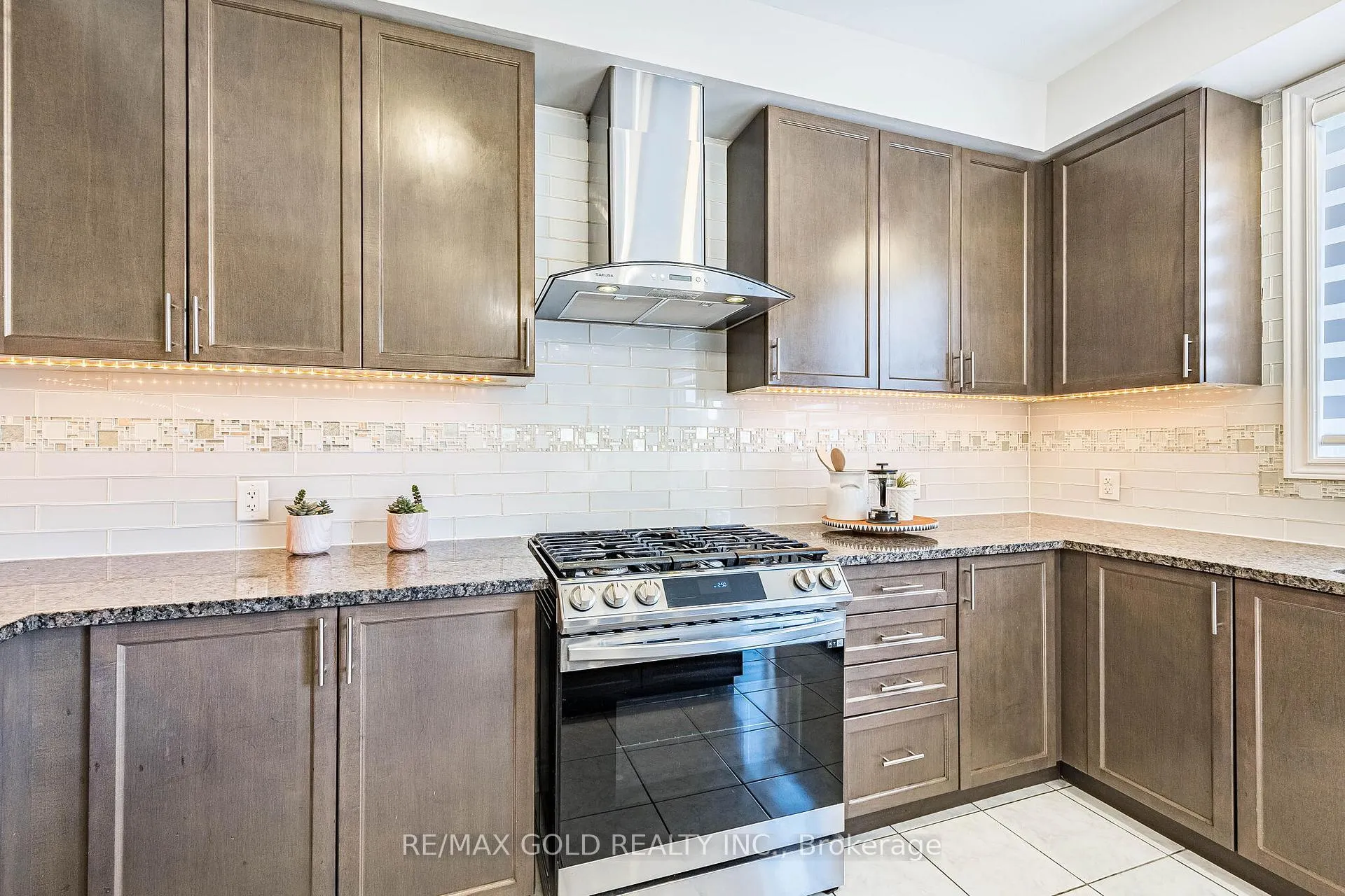 Photo 13 of 253 Elbern Markell Drive, Brampton, Credit Valley — HOMEH