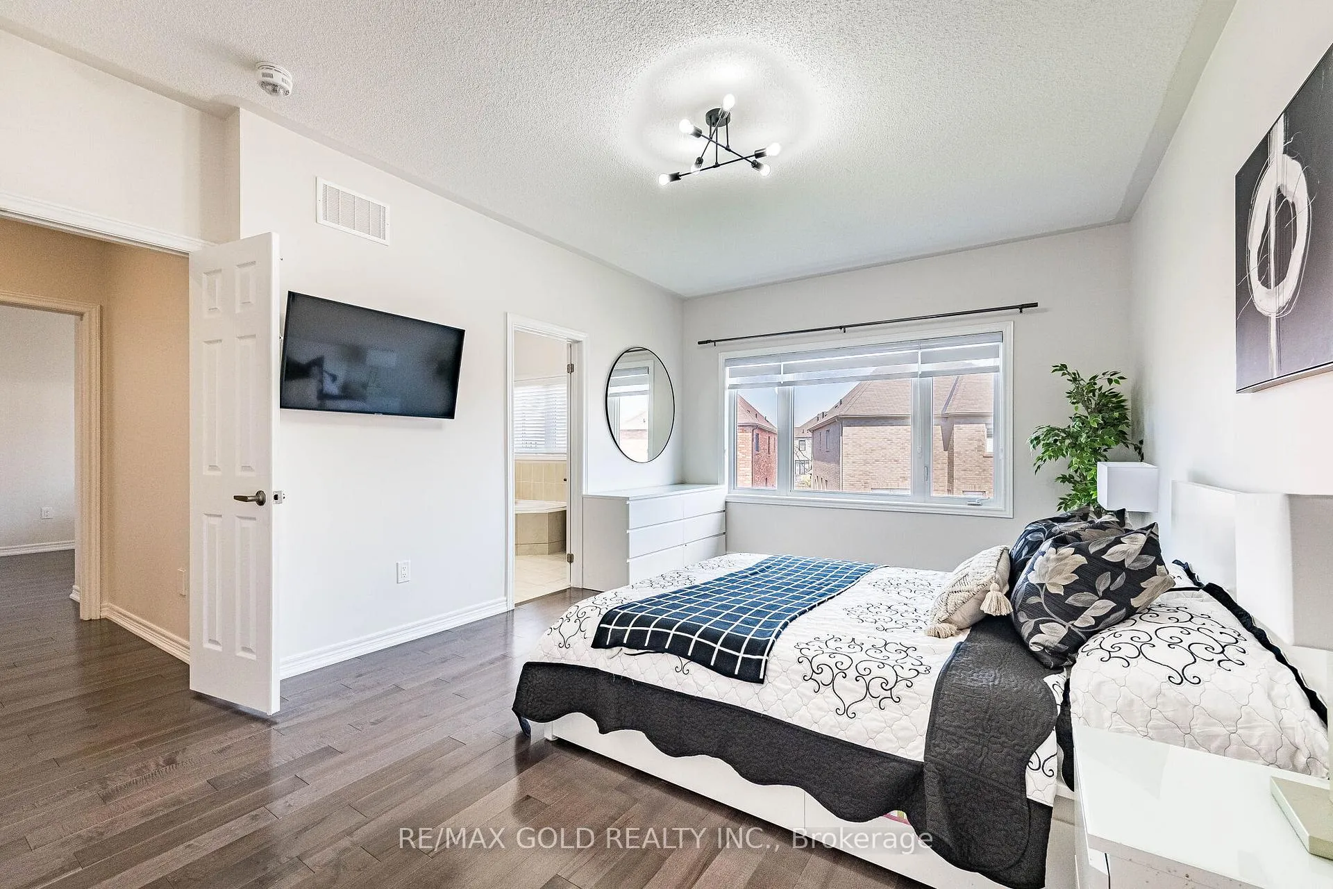 Photo 19 of 253 Elbern Markell Drive, Brampton, Credit Valley — HOMEH