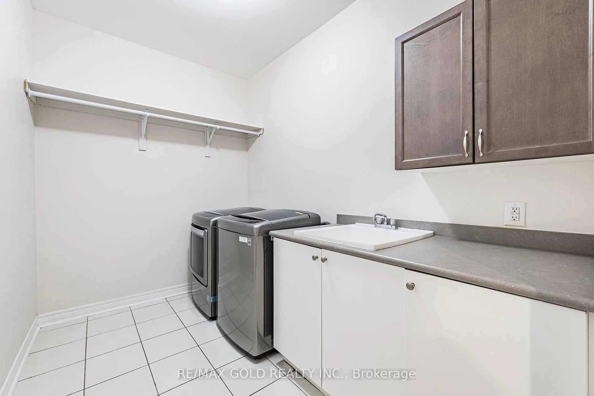 Photo 34 of 253 Elbern Markell Drive, Brampton, Credit Valley — HOMEH