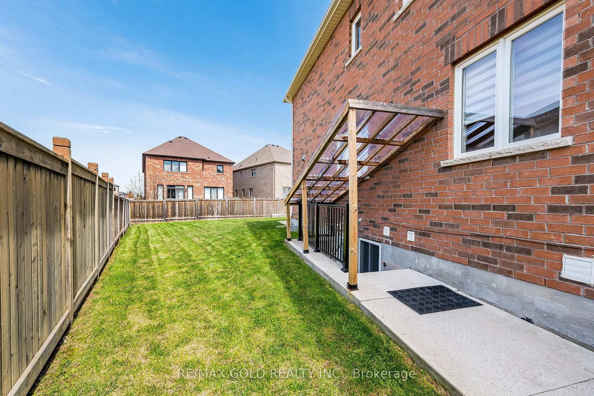 Photo 42 of 253 Elbern Markell Drive, Brampton, Credit Valley — HOMEH