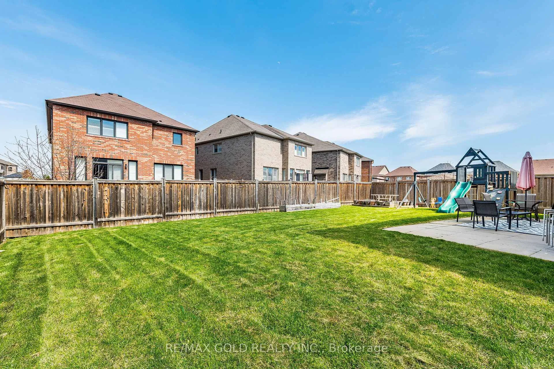 Photo 43 of 253 Elbern Markell Drive, Brampton, Credit Valley — HOMEH