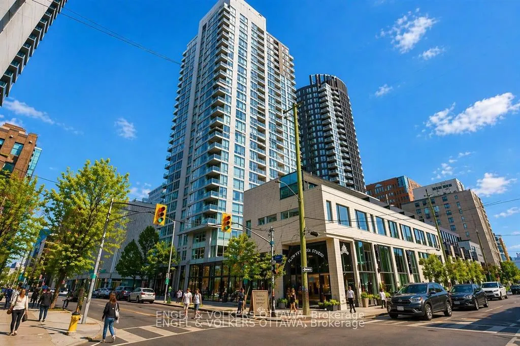 Front of Unit 701, 179 Metcalfe Street