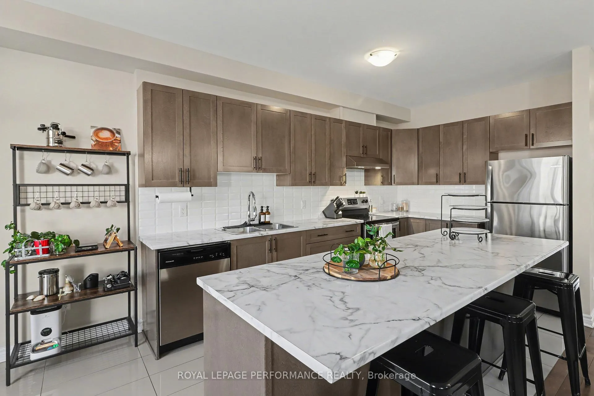 Photo 11 of 703 Decoeur Drive, Ottawa, Avalon West — HOMEH