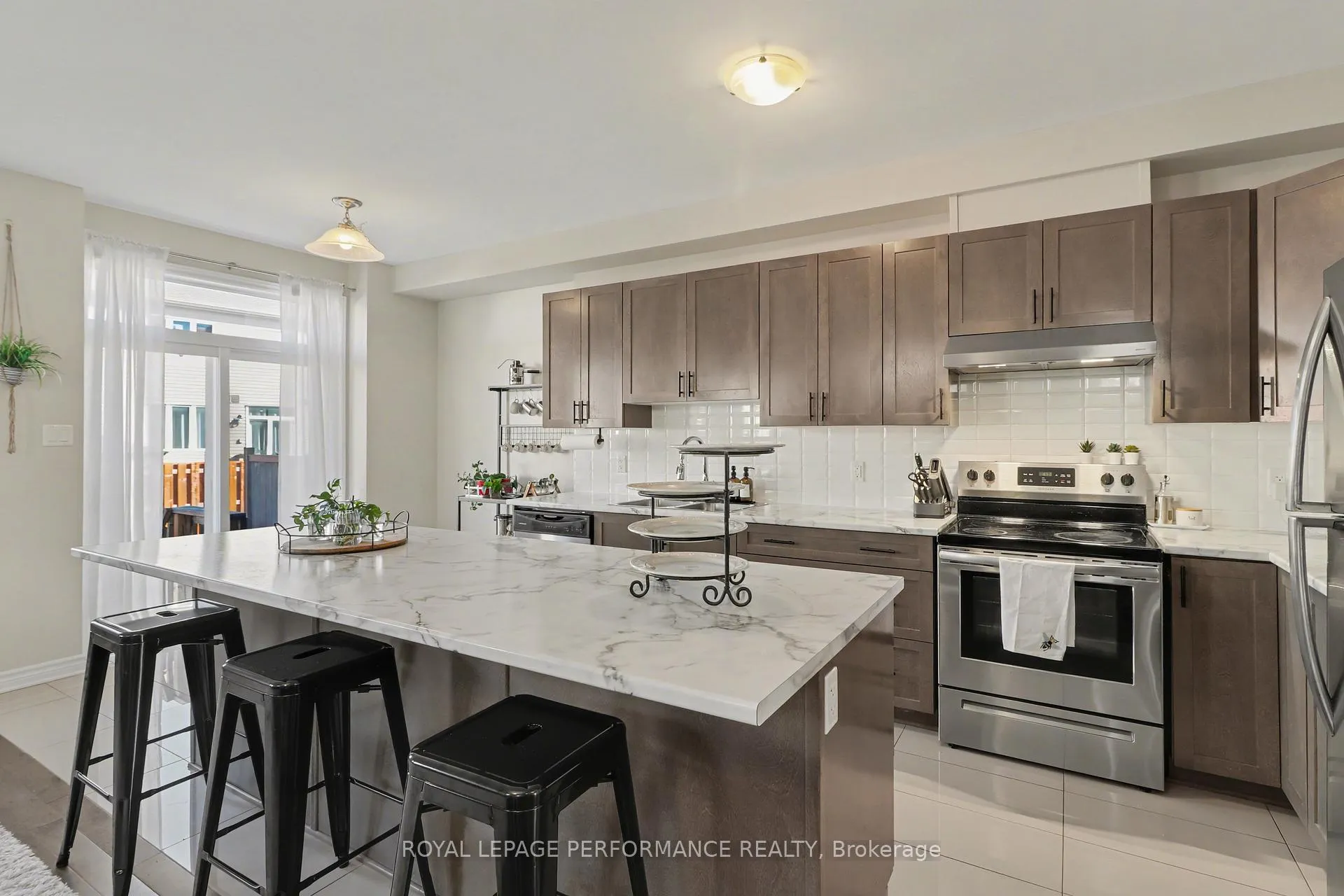 Photo 12 of 703 Decoeur Drive, Ottawa, Avalon West — HOMEH