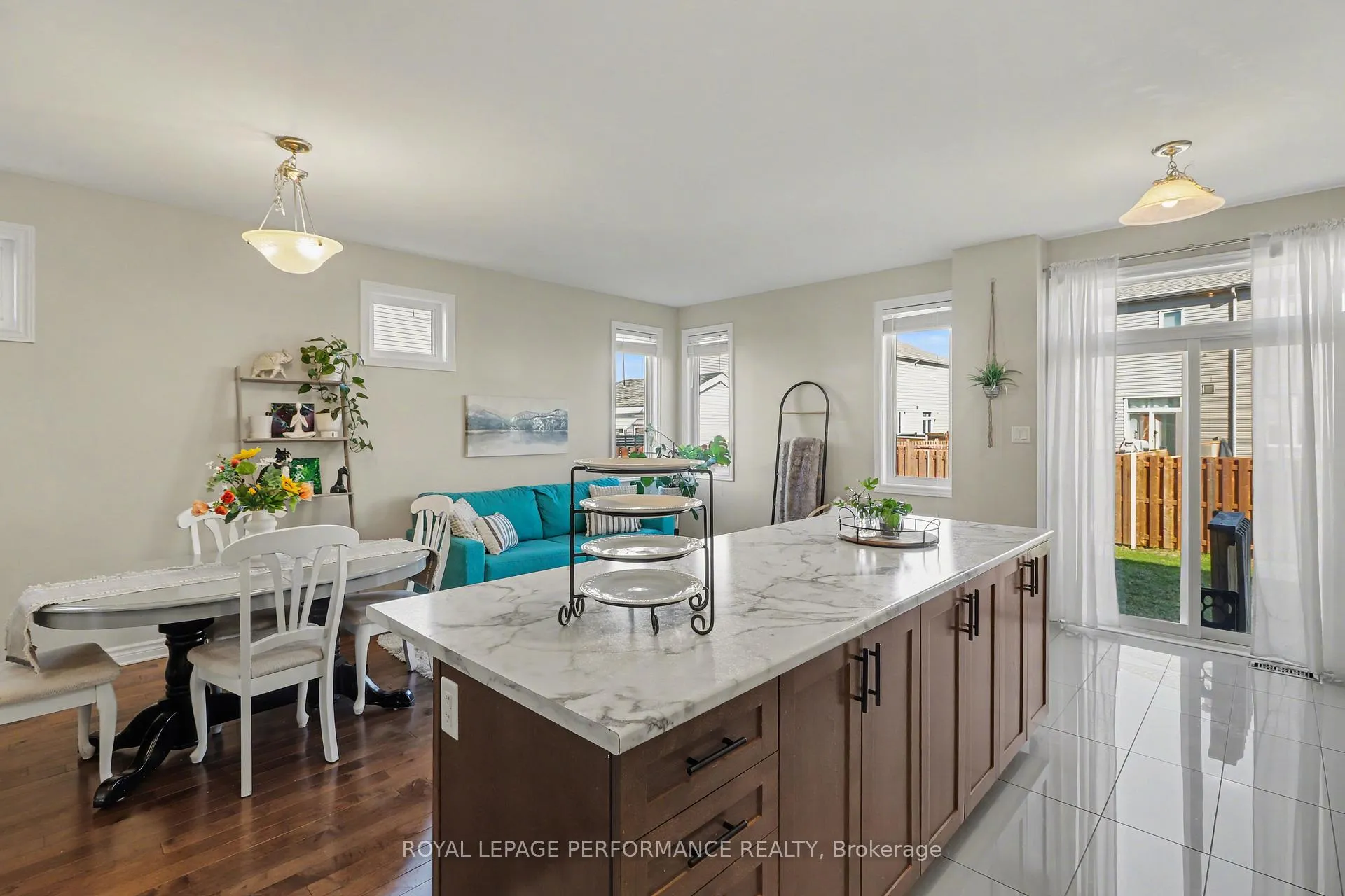 Photo 14 of 703 Decoeur Drive, Ottawa, Avalon West — HOMEH