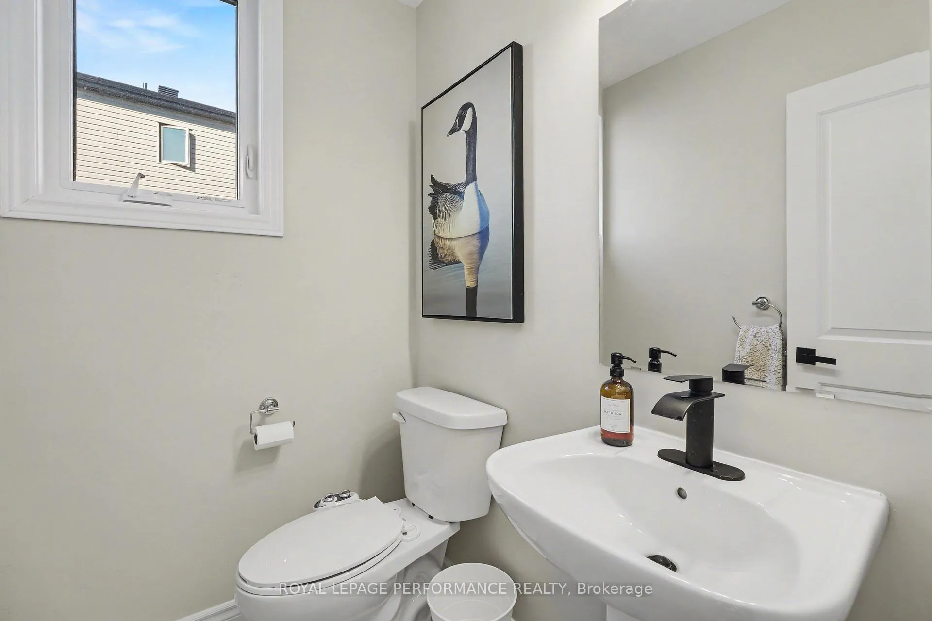 Photo 18 of 703 Decoeur Drive, Ottawa, Avalon West — HOMEH