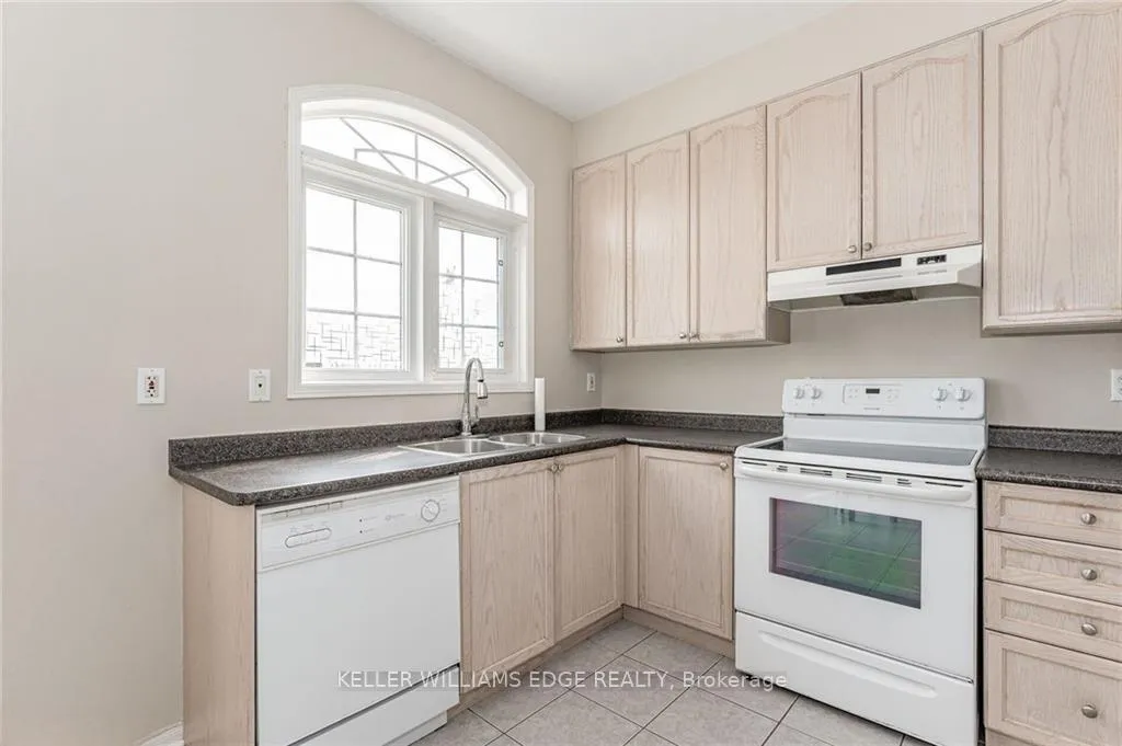 Photo 14 of 2367 Sutton Drive, Burlington, Orchard — HOMEH