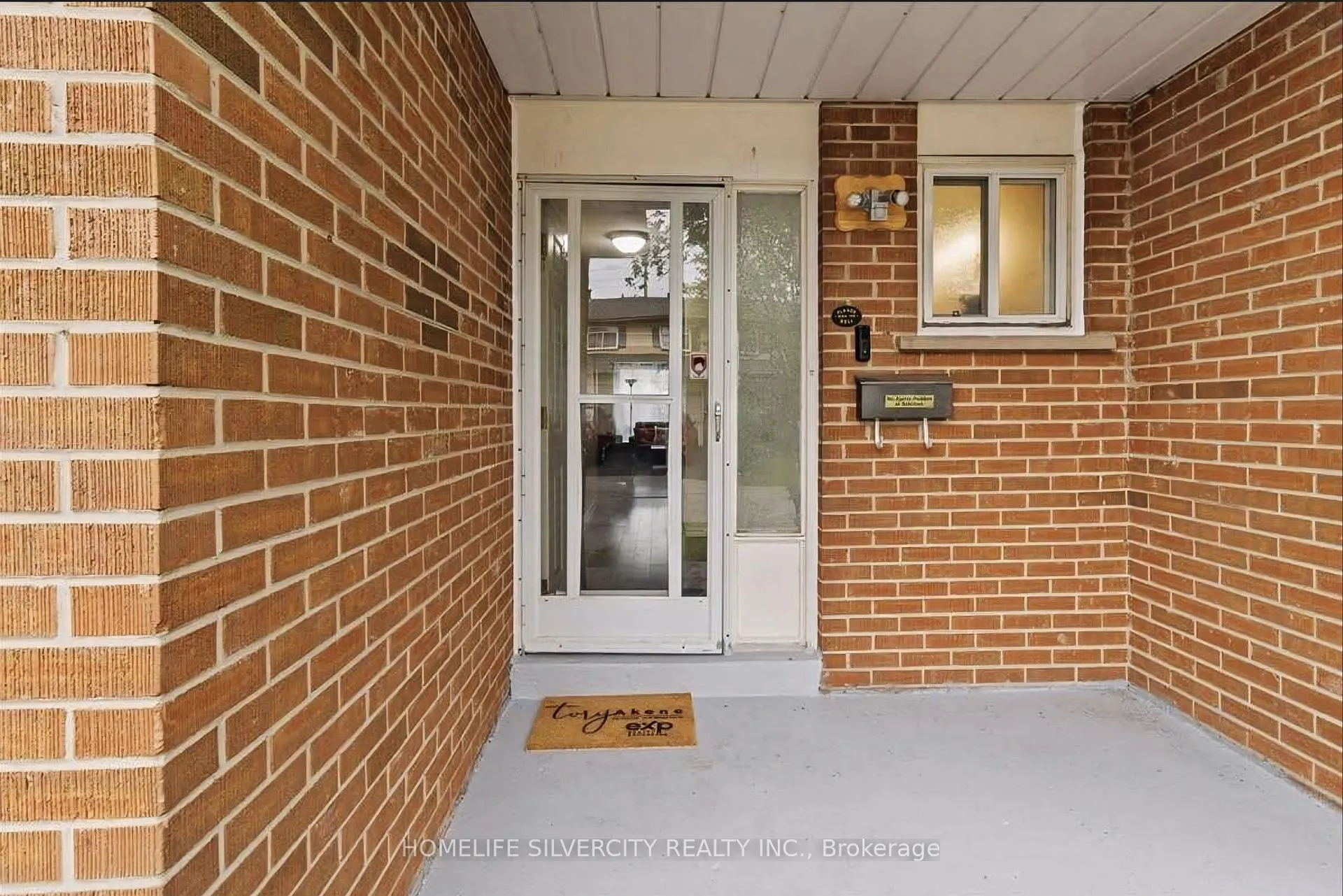 Photo 2 of Unit 44, 46 Vodden Court, Brampton, Brampton North — HOMEH
