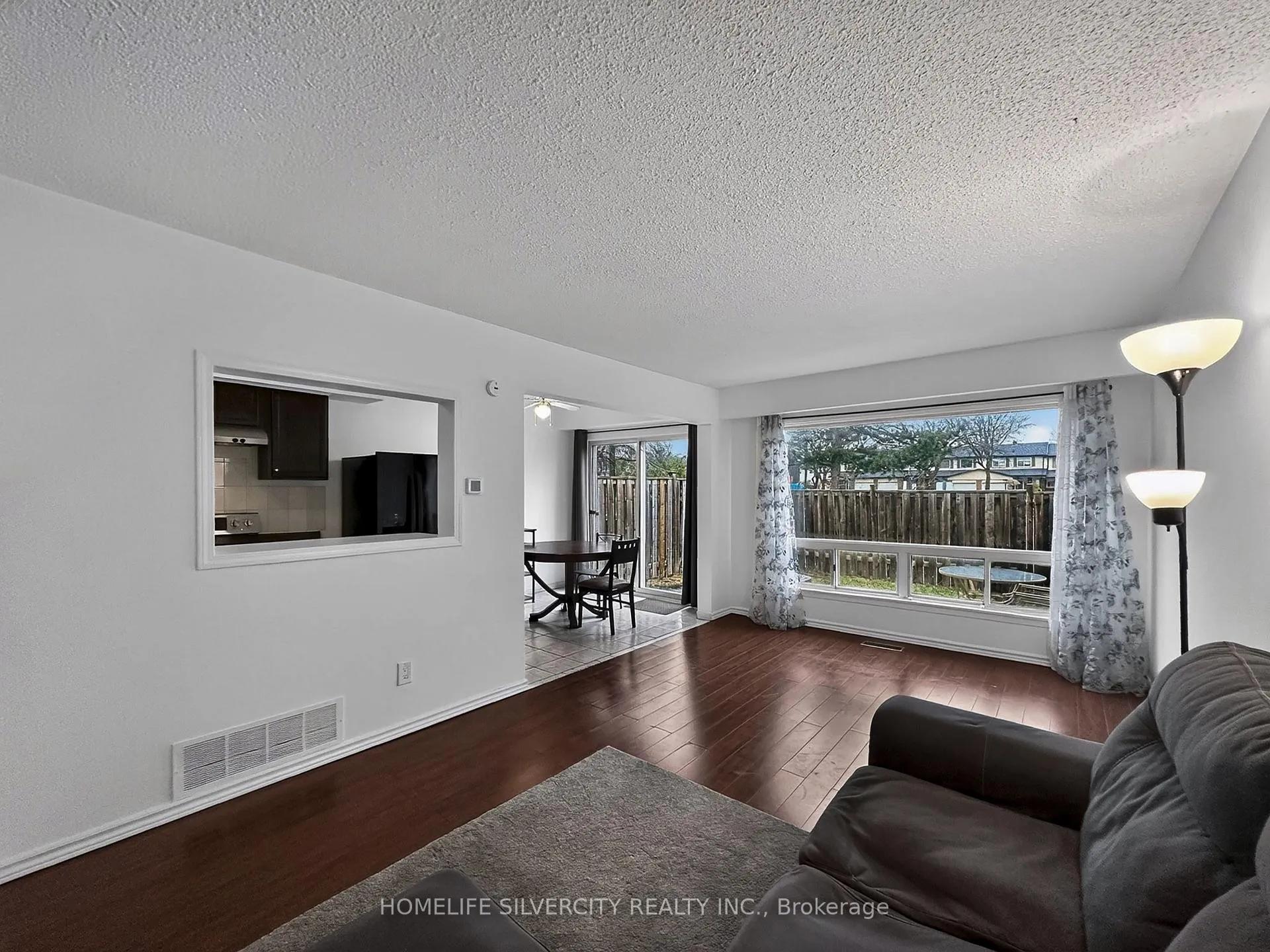 Photo 8 of Unit 44, 46 Vodden Court, Brampton, Brampton North — HOMEH