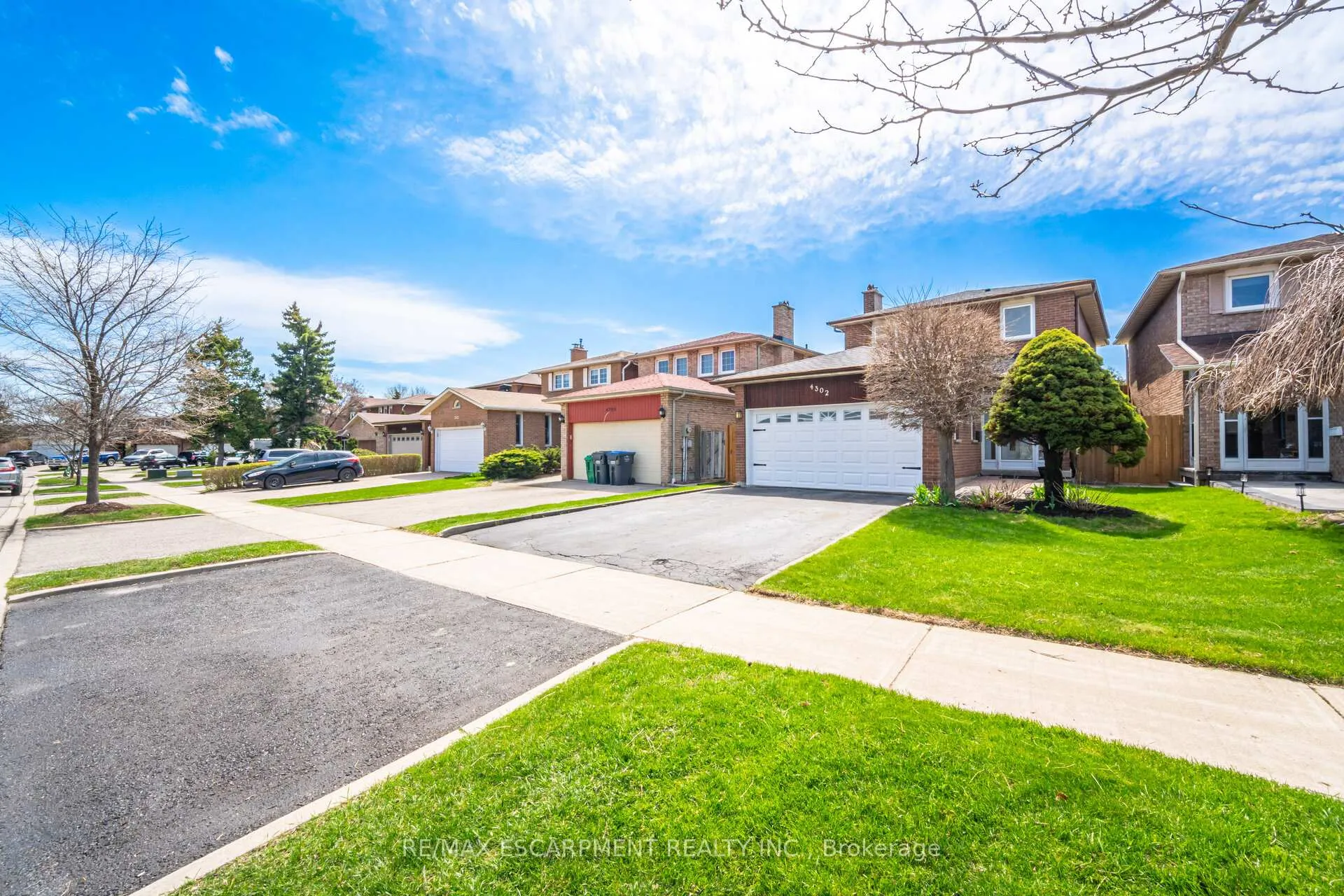 Photo 2 of 4302 Highgate Crescent, Mississauga, Rathwood — HOMEH