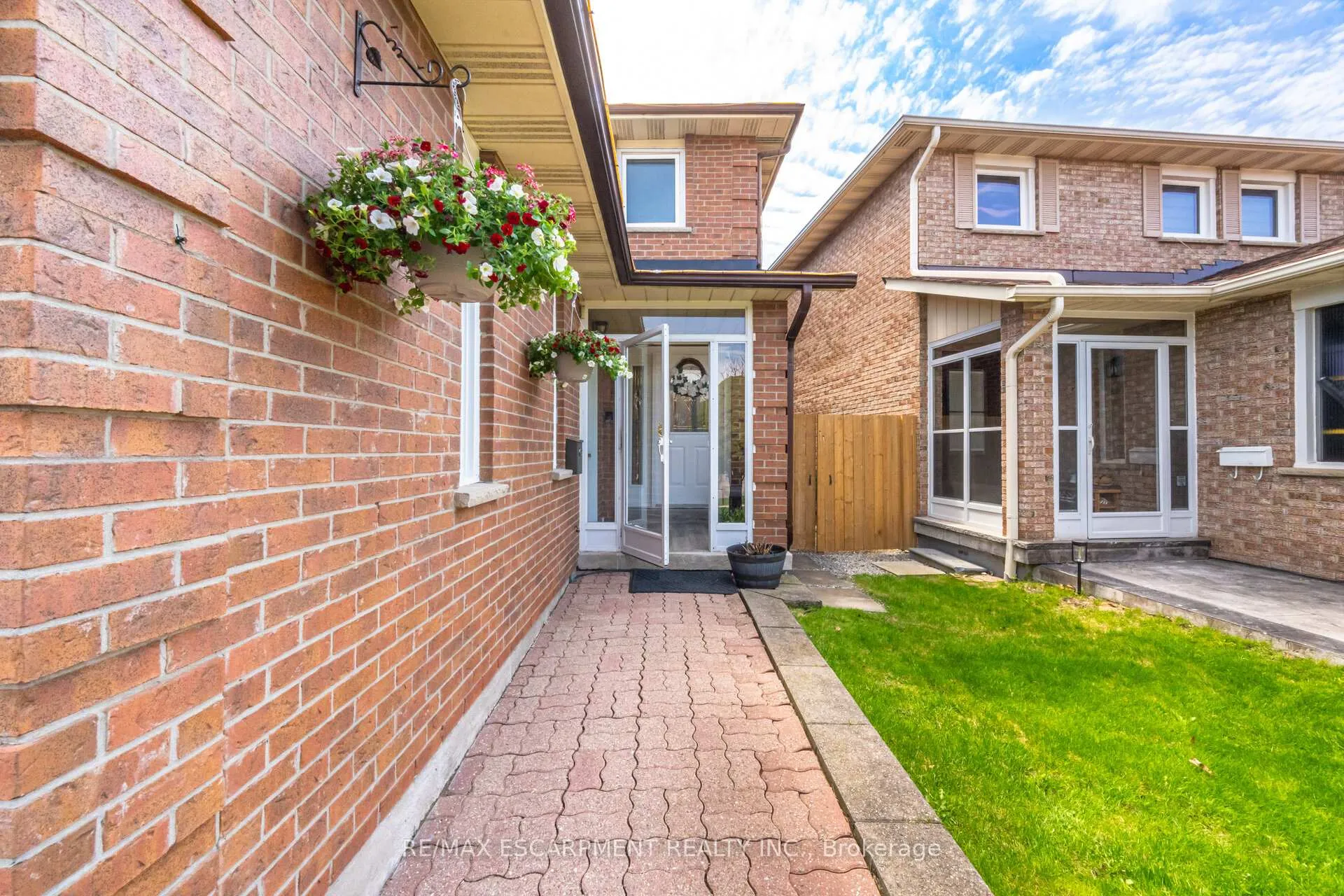 Photo 4 of 4302 Highgate Crescent, Mississauga, Rathwood — HOMEH
