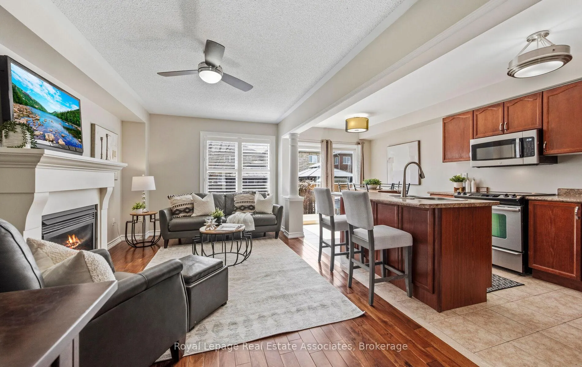 Photo 3 of 26 Snowberry Crescent, Halton Hills, Georgetown — HOMEH