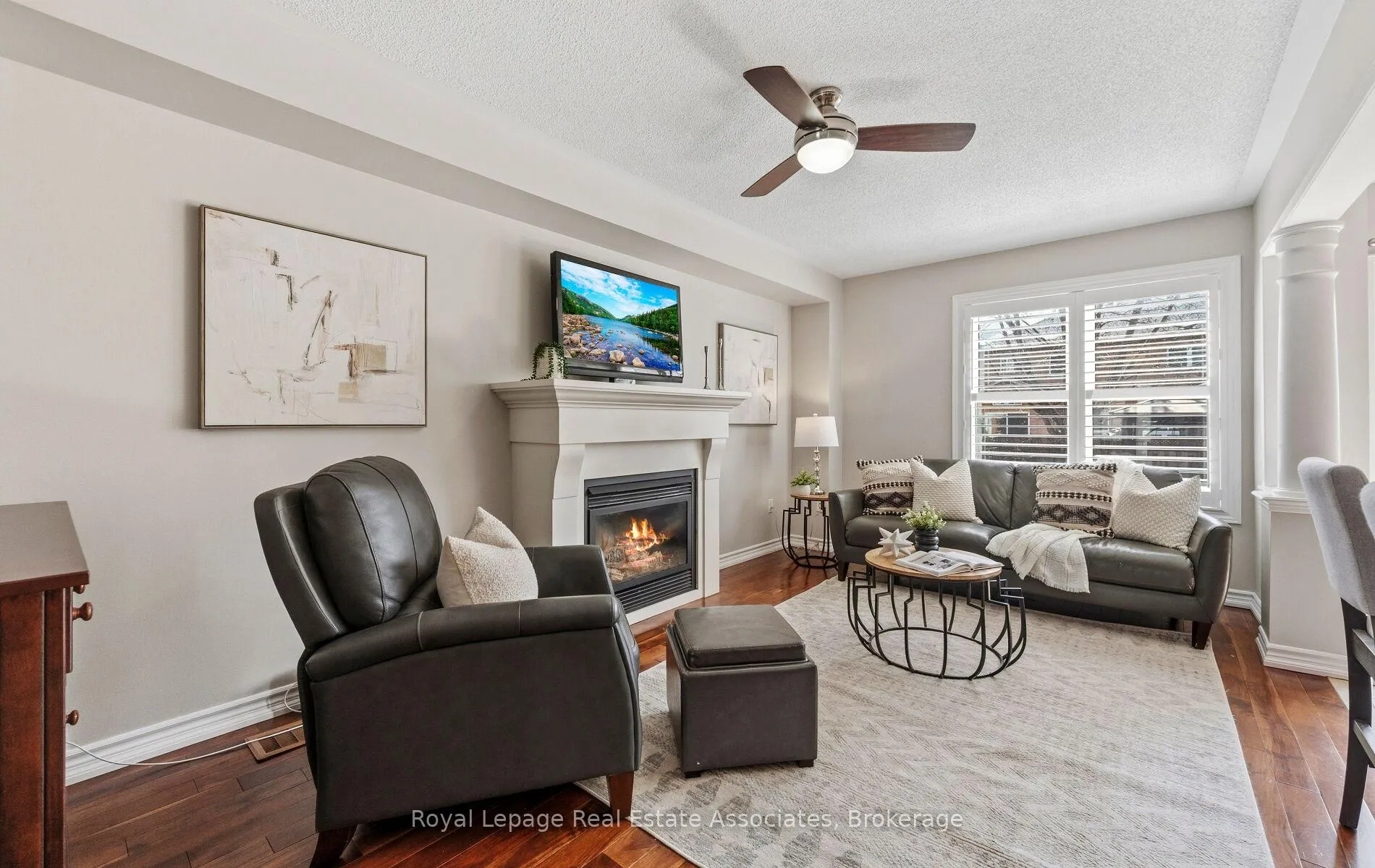 Photo 4 of 26 Snowberry Crescent, Halton Hills, Georgetown — HOMEH
