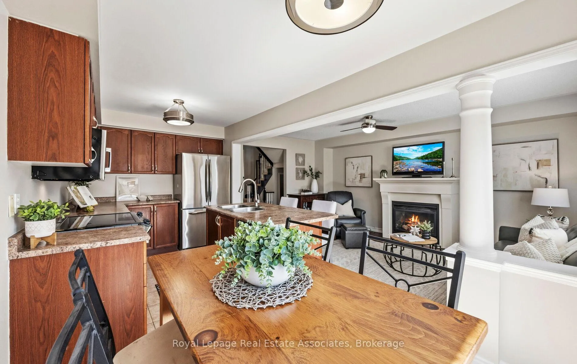 Photo 8 of 26 Snowberry Crescent, Halton Hills, Georgetown — HOMEH