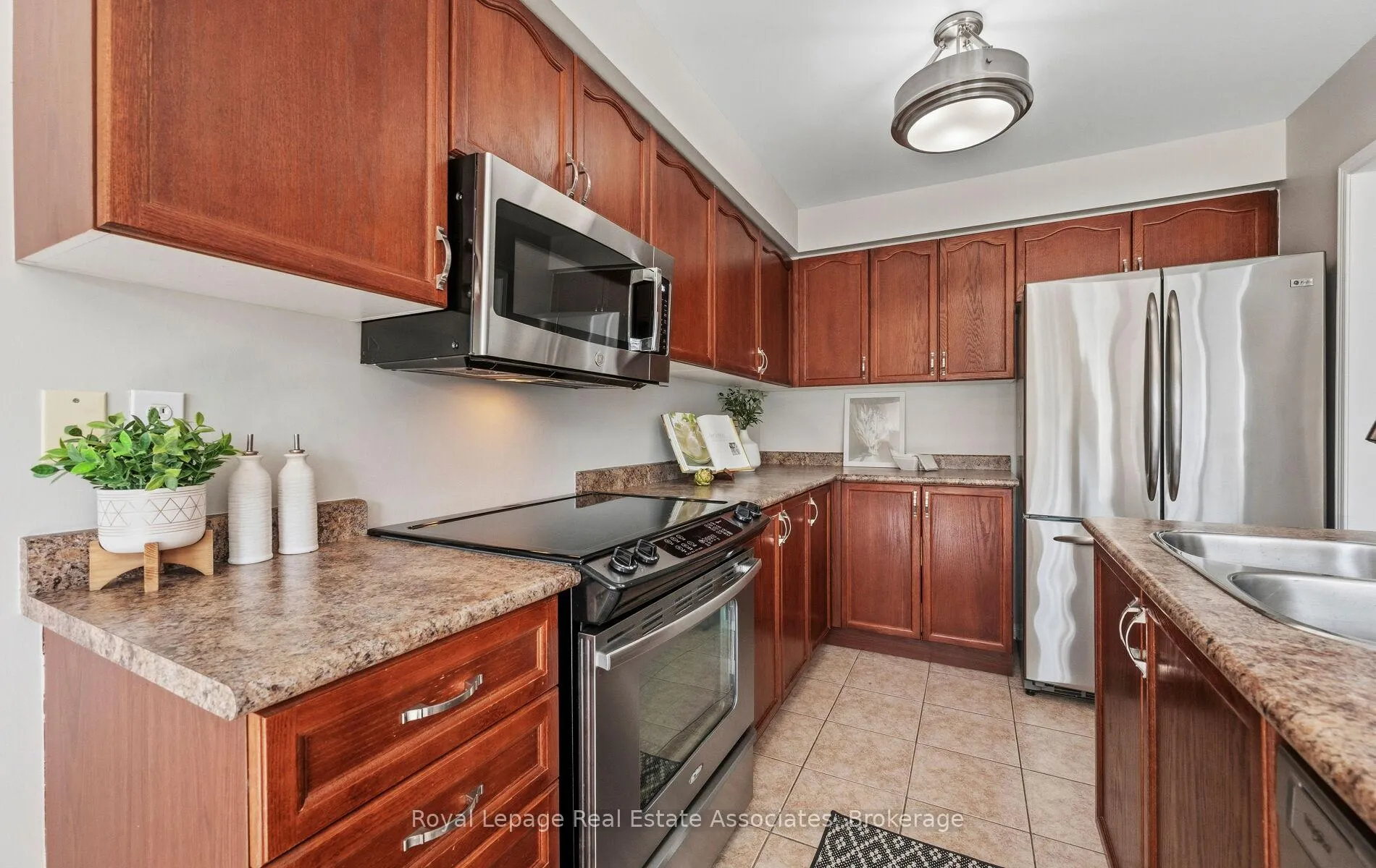 Photo 10 of 26 Snowberry Crescent, Halton Hills, Georgetown — HOMEH