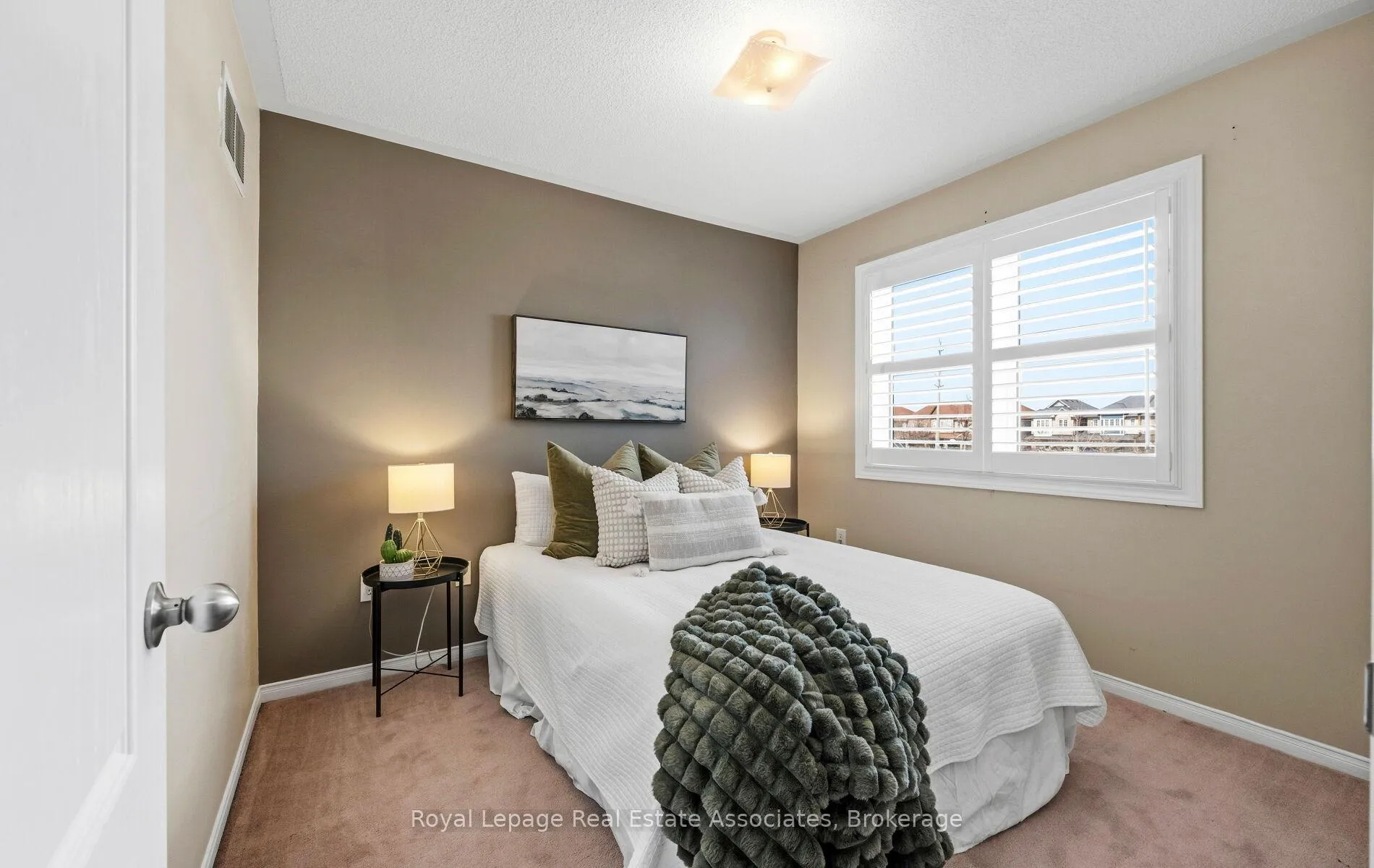 Photo 20 of 26 Snowberry Crescent, Halton Hills, Georgetown — HOMEH