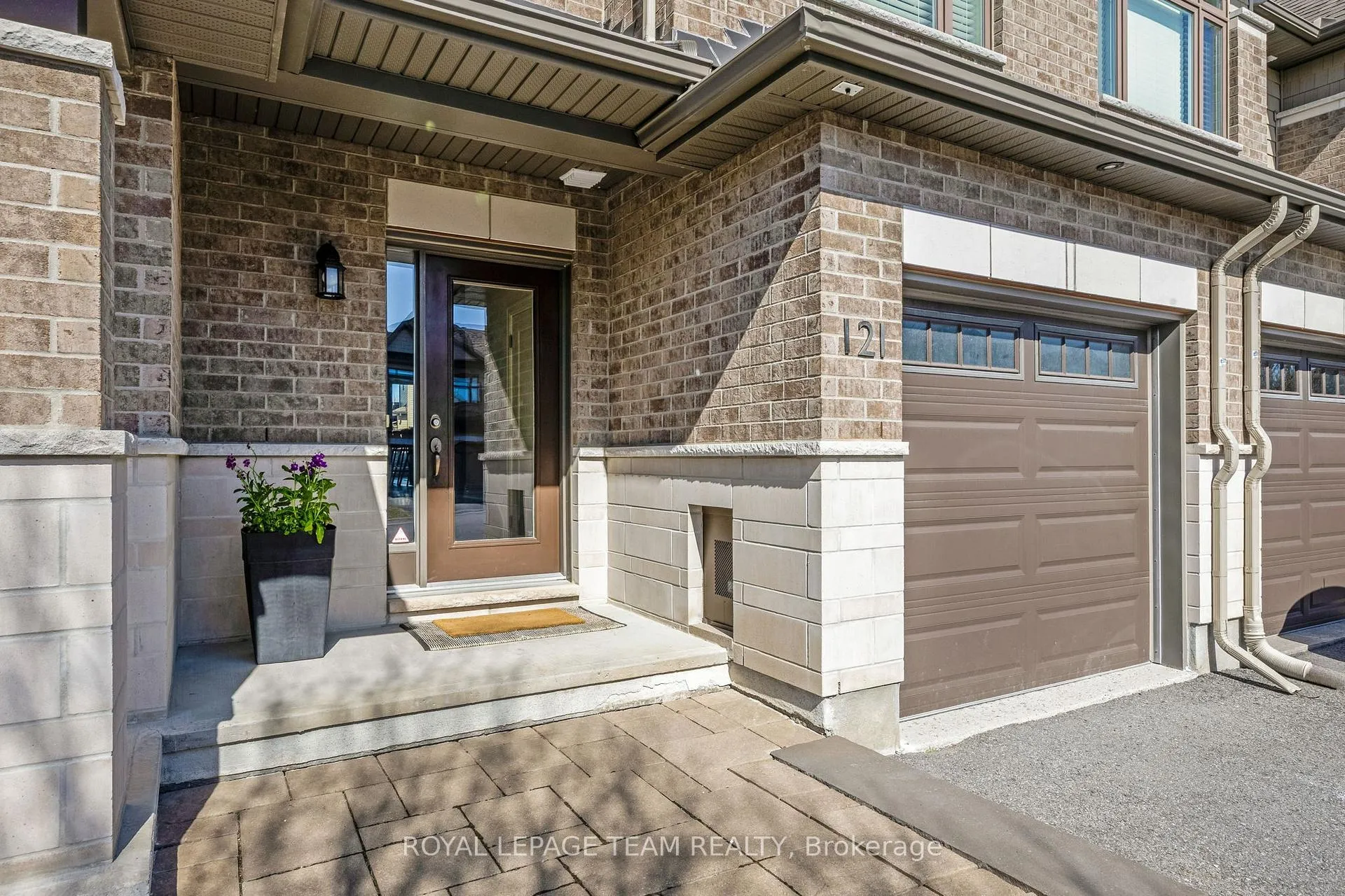Photo 2 of 121 Woodhurst Crescent, Ottawa, Stittsville (South) — HOMEH
