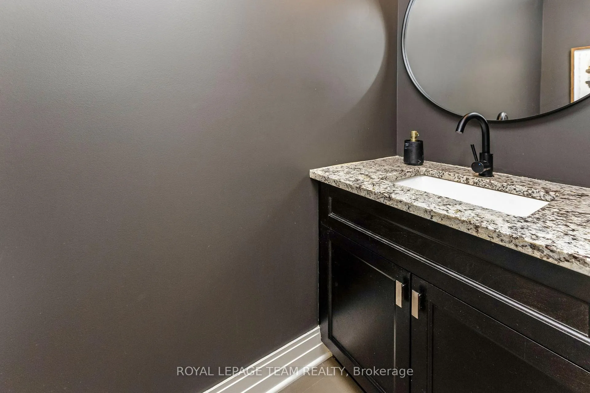 Photo 4 of 121 Woodhurst Crescent, Ottawa, Stittsville (South) — HOMEH