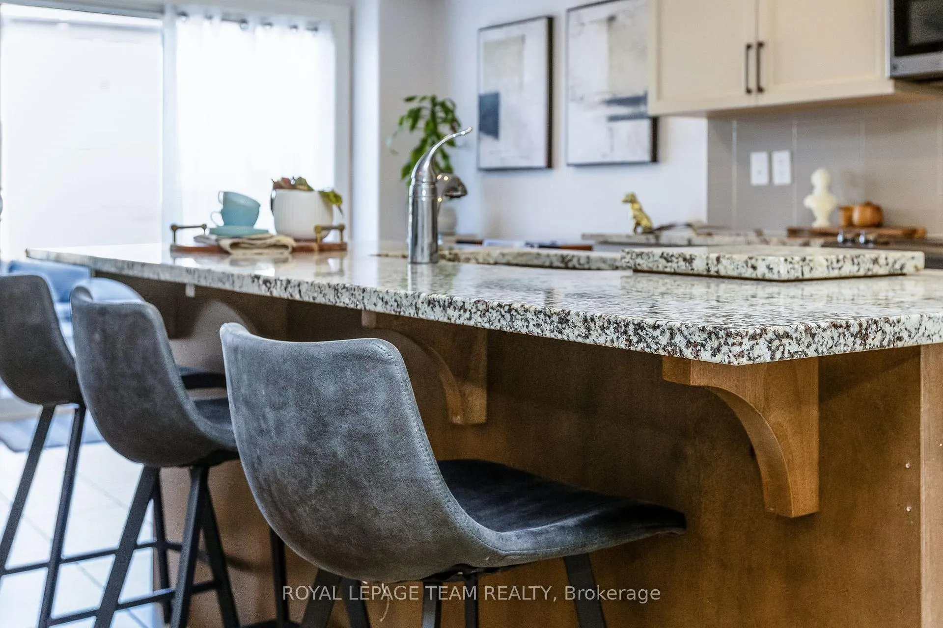 Photo 10 of 121 Woodhurst Crescent, Ottawa, Stittsville (South) — HOMEH