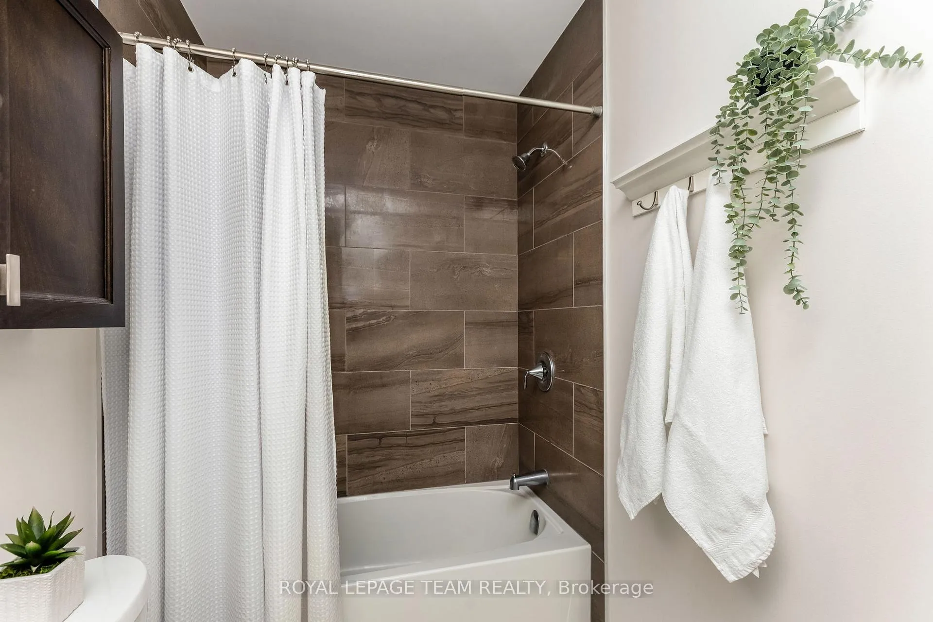 Photo 33 of 121 Woodhurst Crescent, Ottawa, Stittsville (South) — HOMEH